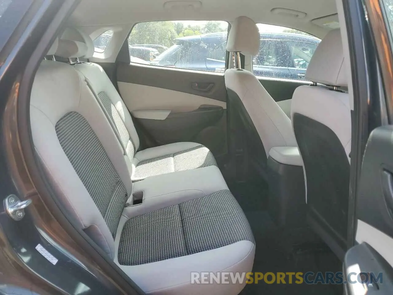 10 Photograph of a damaged car KM8K2CAB3NU867764 HYUNDAI KONA 2022