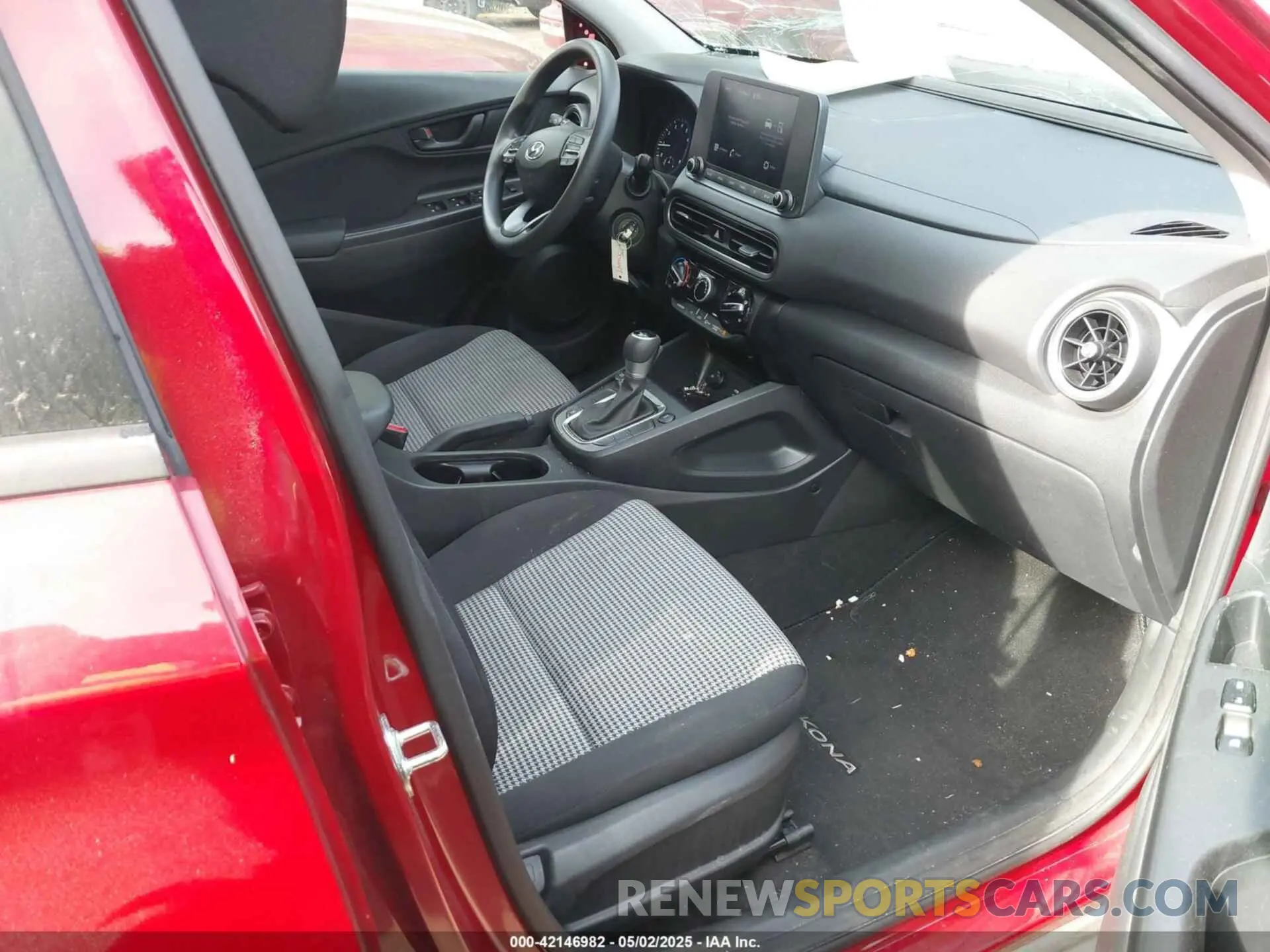 5 Photograph of a damaged car KM8K2CAB4NU825653 HYUNDAI KONA 2022