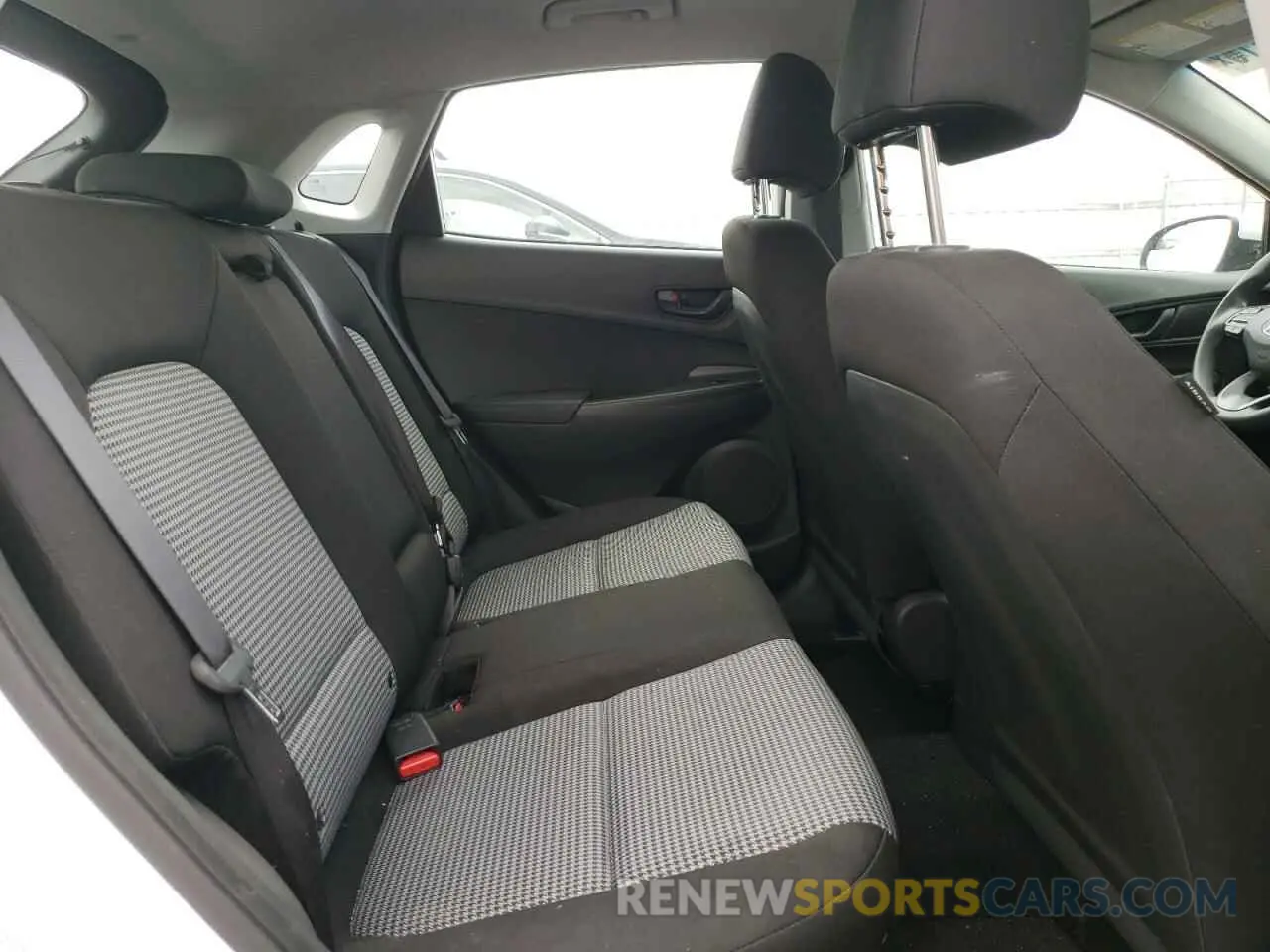 10 Photograph of a damaged car KM8K2CAB8NU815630 HYUNDAI KONA 2022