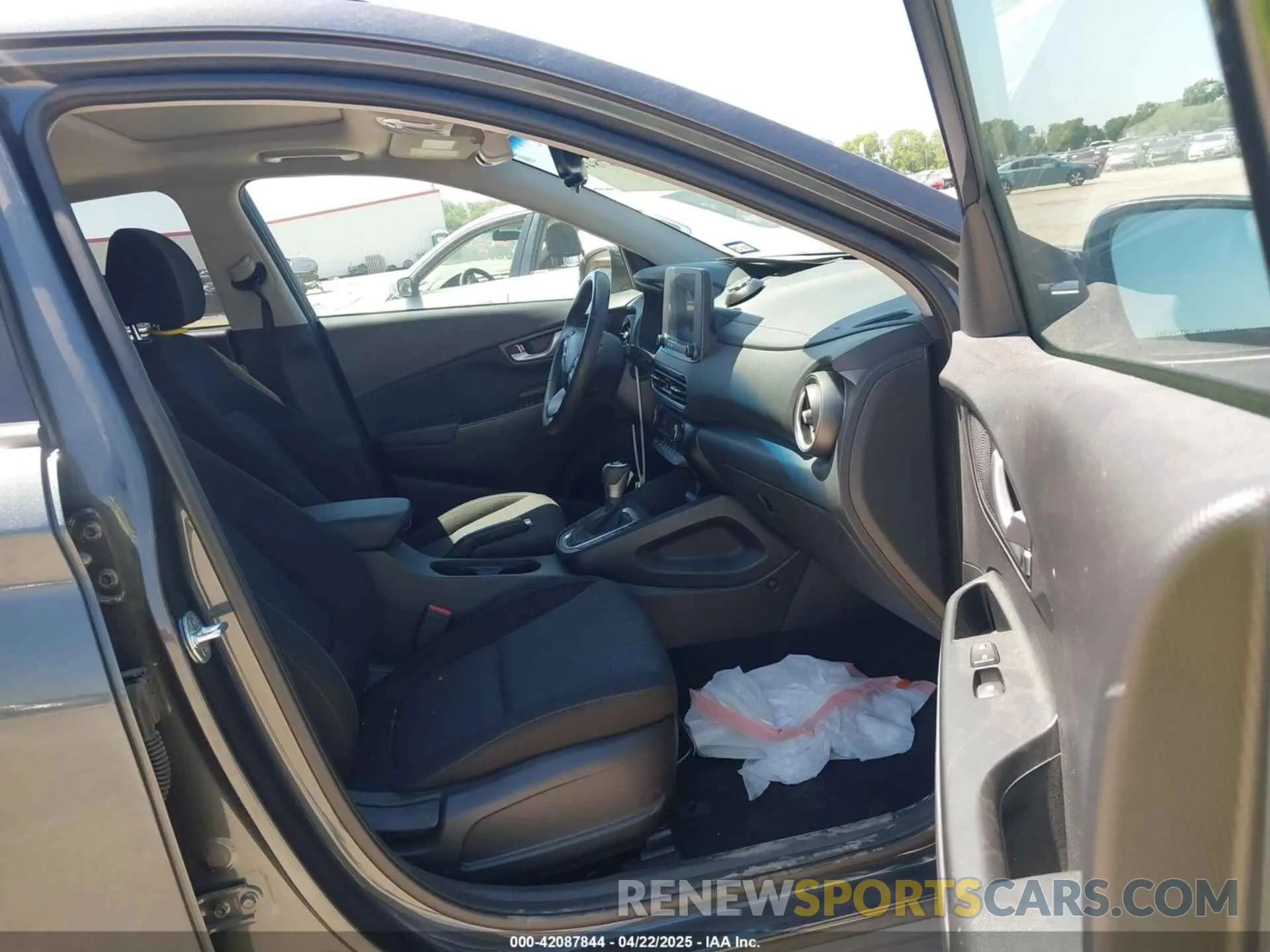 5 Photograph of a damaged car KM8K32AB2NU891934 HYUNDAI KONA 2022