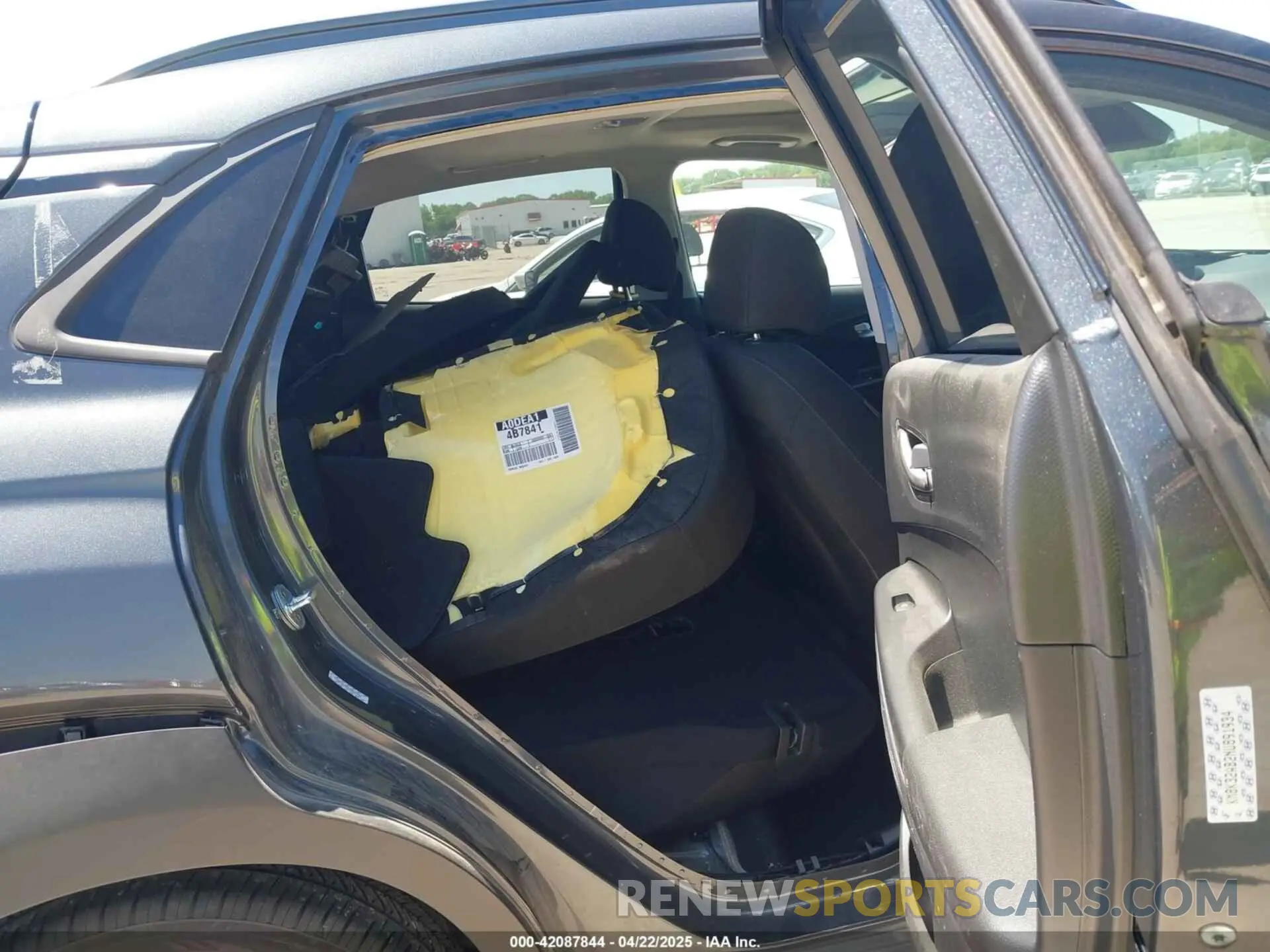 8 Photograph of a damaged car KM8K32AB2NU891934 HYUNDAI KONA 2022