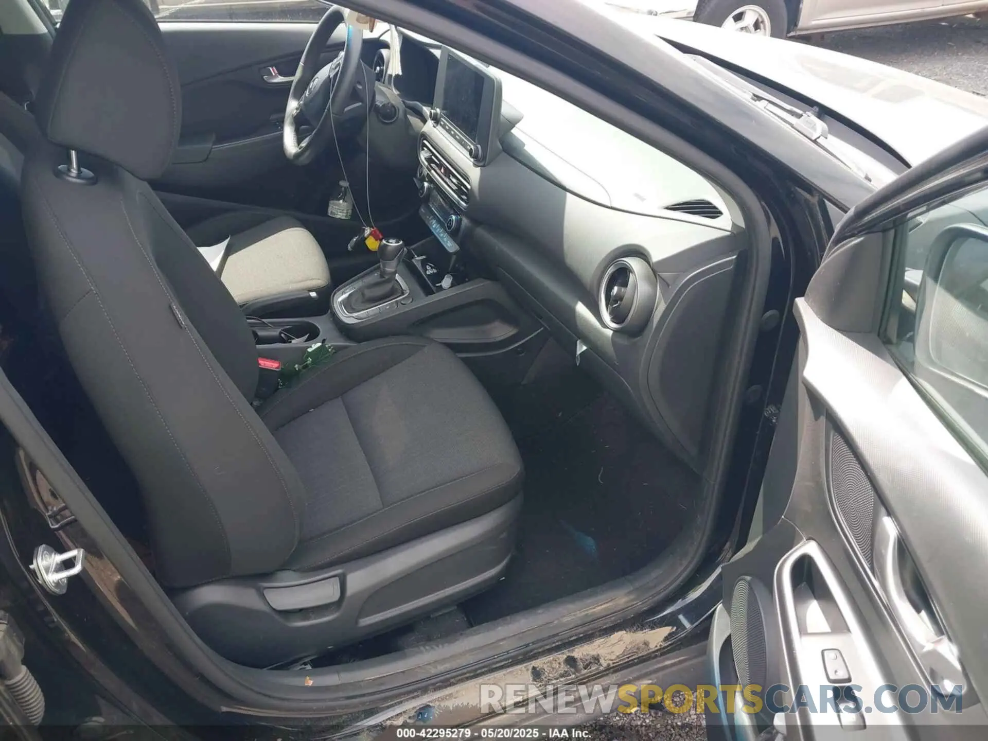5 Photograph of a damaged car KM8K32AB6NU857401 HYUNDAI KONA 2022