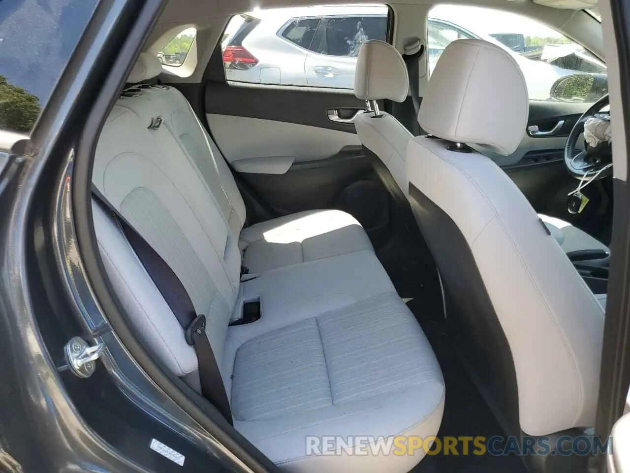 11 Photograph of a damaged car KM8K32ABXNU794013 HYUNDAI KONA 2022