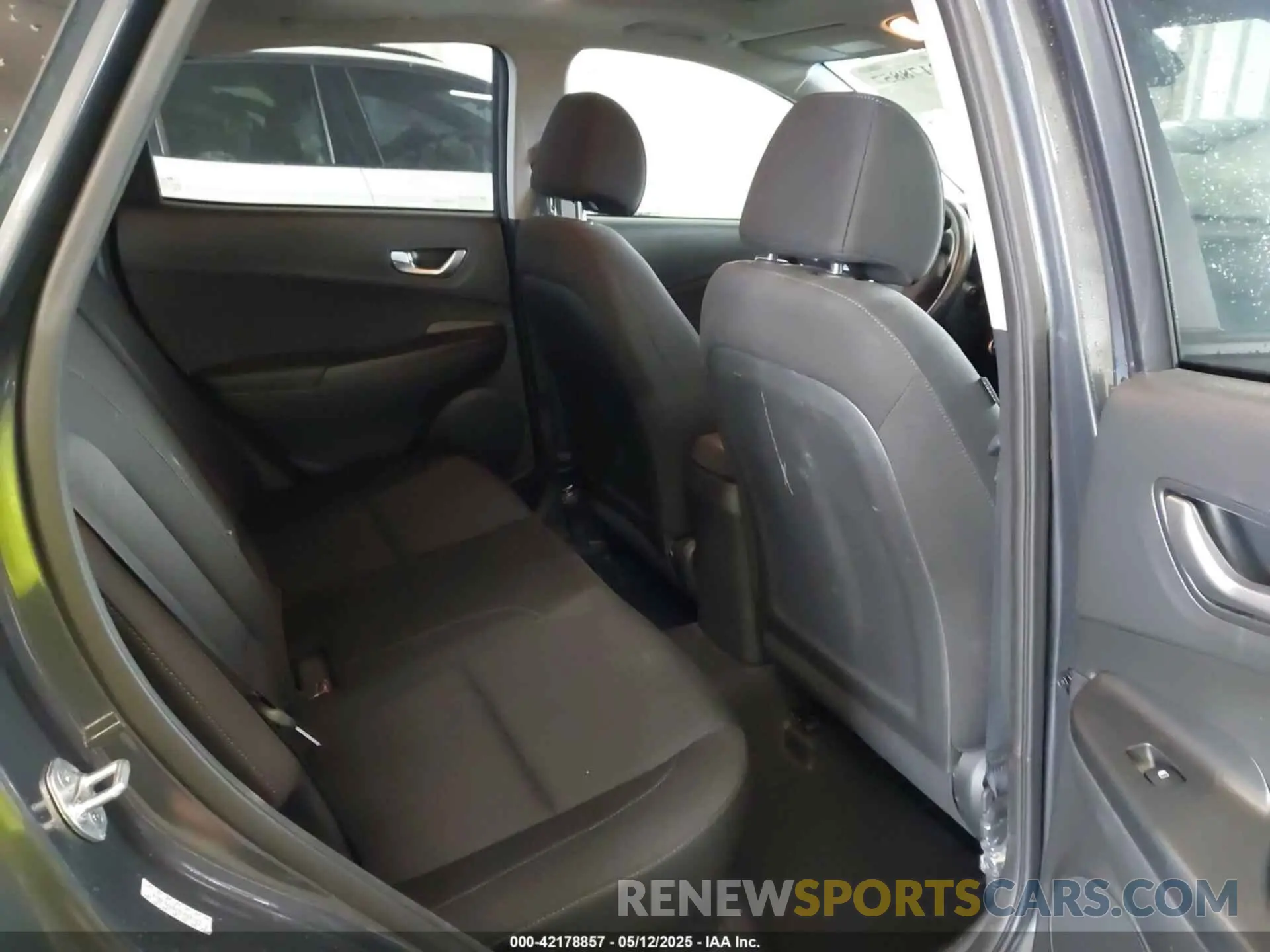 8 Photograph of a damaged car KM8K32ABXNU880163 HYUNDAI KONA 2022