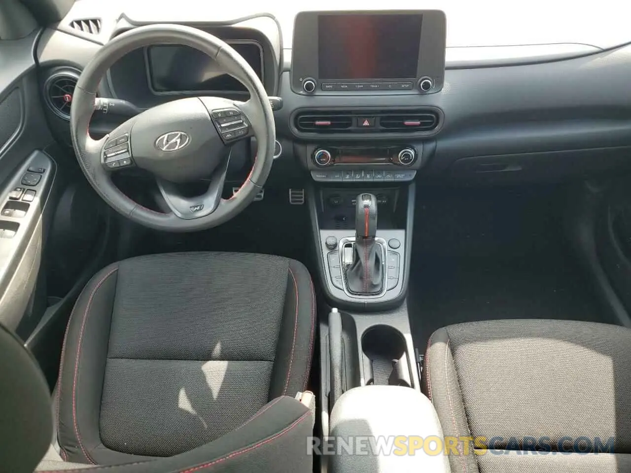 8 Photograph of a damaged car KM8K33A30NU770396 HYUNDAI KONA 2022