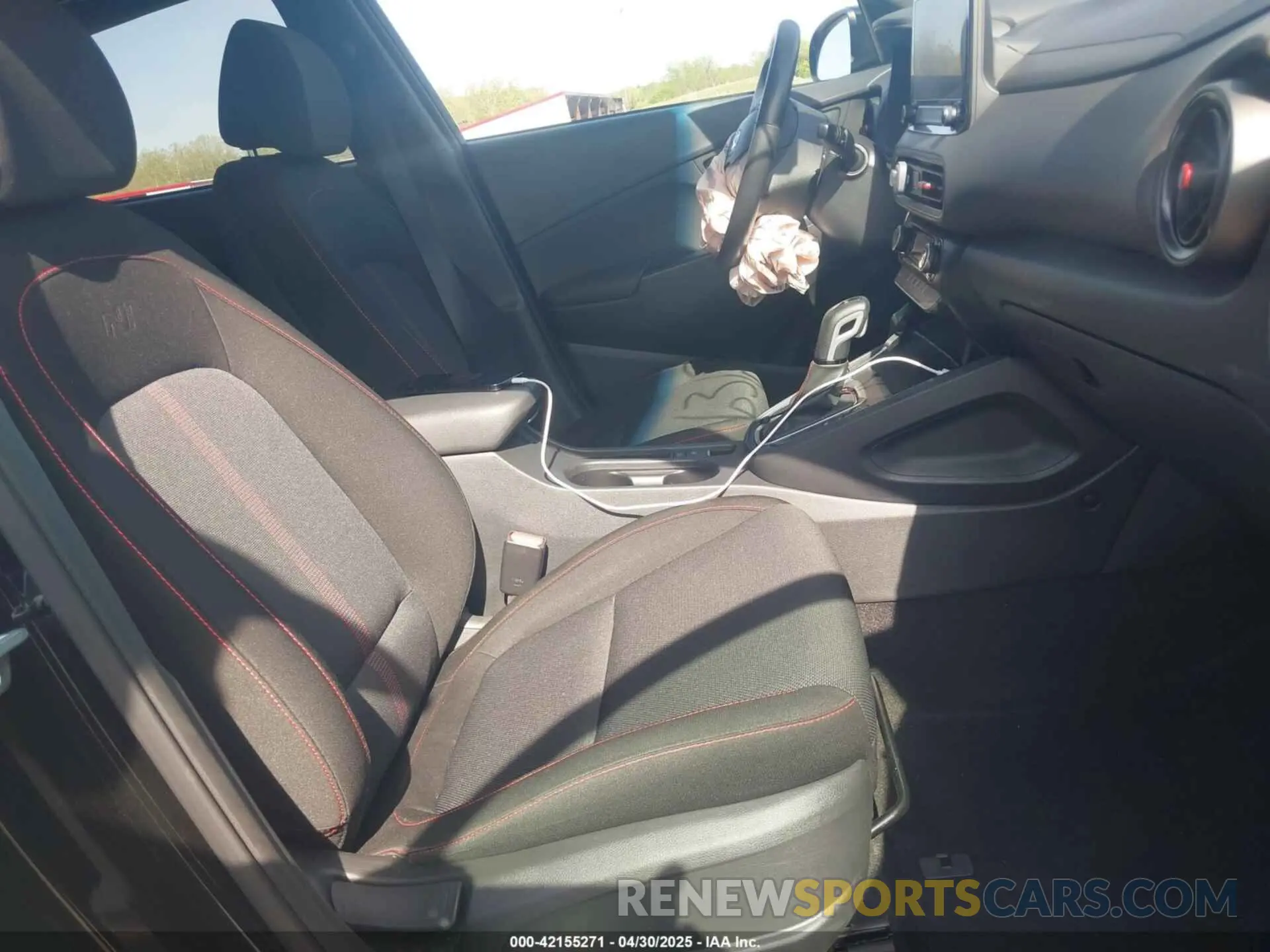 5 Photograph of a damaged car KM8K3CA39NU856368 HYUNDAI KONA 2022