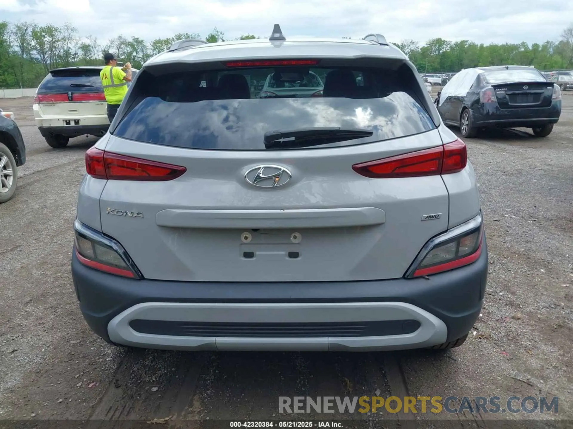 17 Photograph of a damaged car KM8K3CAB0NU901527 HYUNDAI KONA 2022