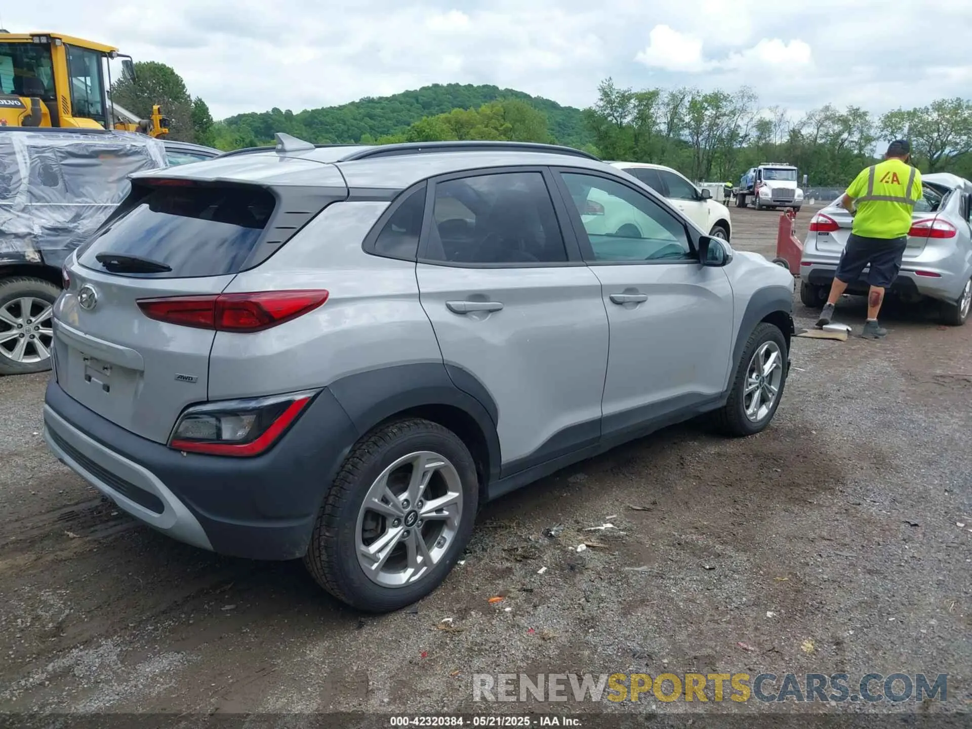 4 Photograph of a damaged car KM8K3CAB0NU901527 HYUNDAI KONA 2022