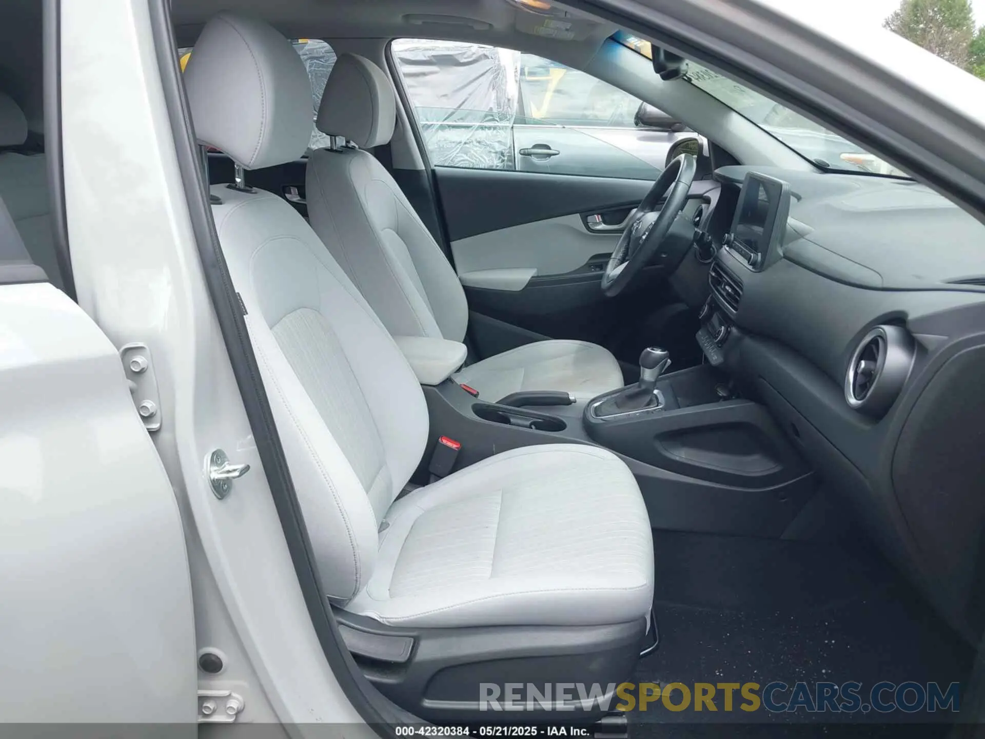 5 Photograph of a damaged car KM8K3CAB0NU901527 HYUNDAI KONA 2022