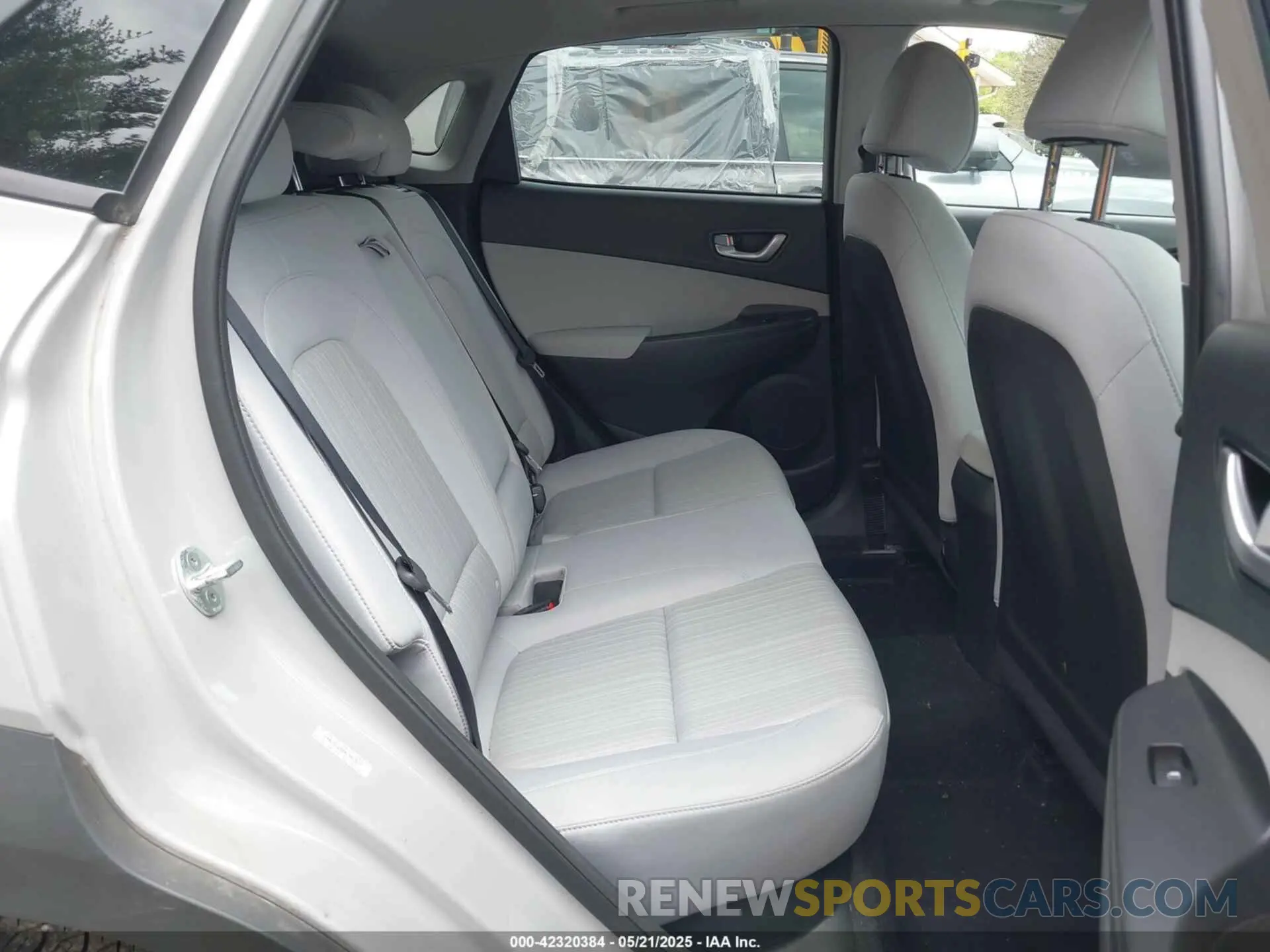 8 Photograph of a damaged car KM8K3CAB0NU901527 HYUNDAI KONA 2022