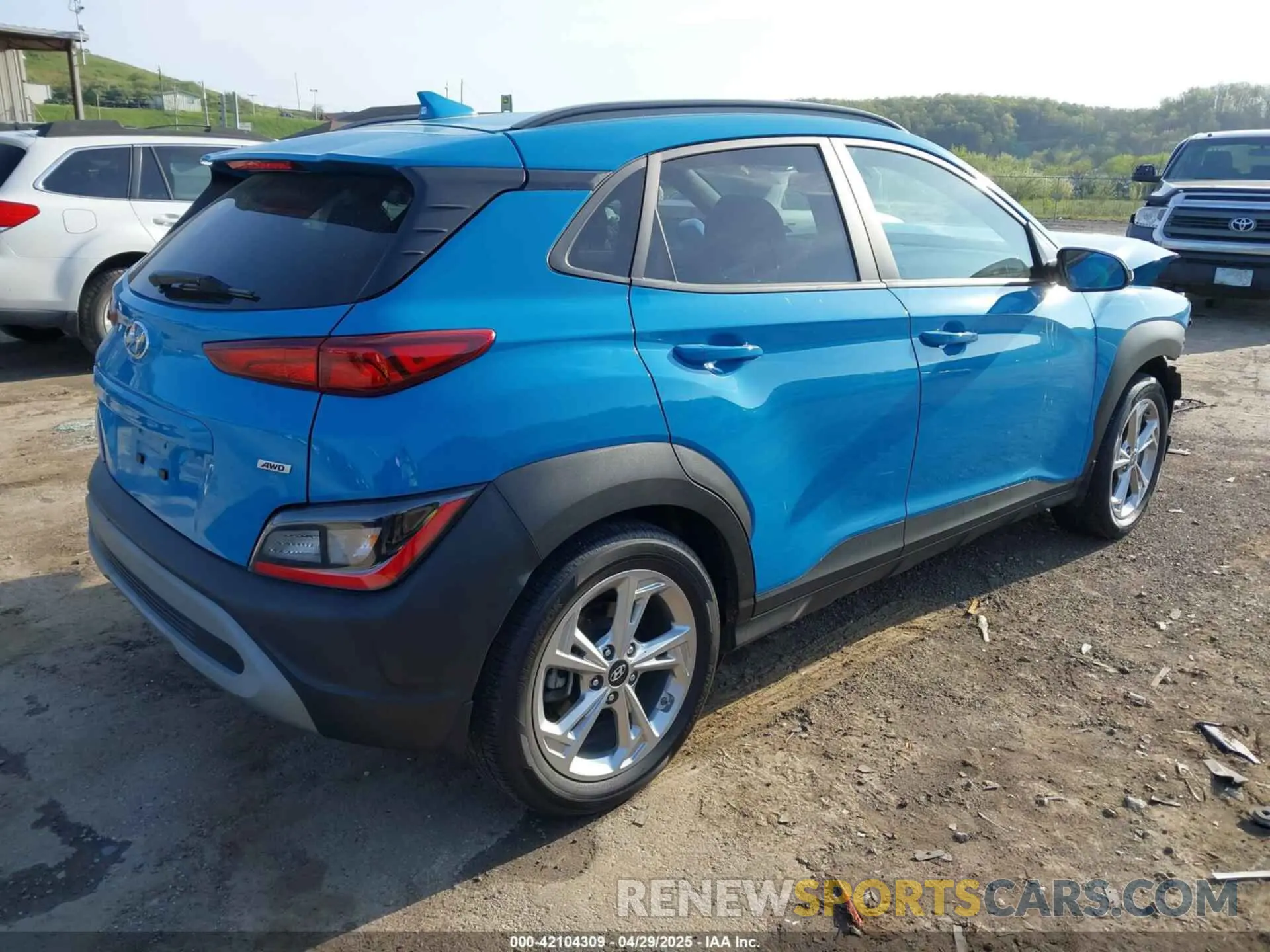 4 Photograph of a damaged car KM8K3CAB5NU903239 HYUNDAI KONA 2022