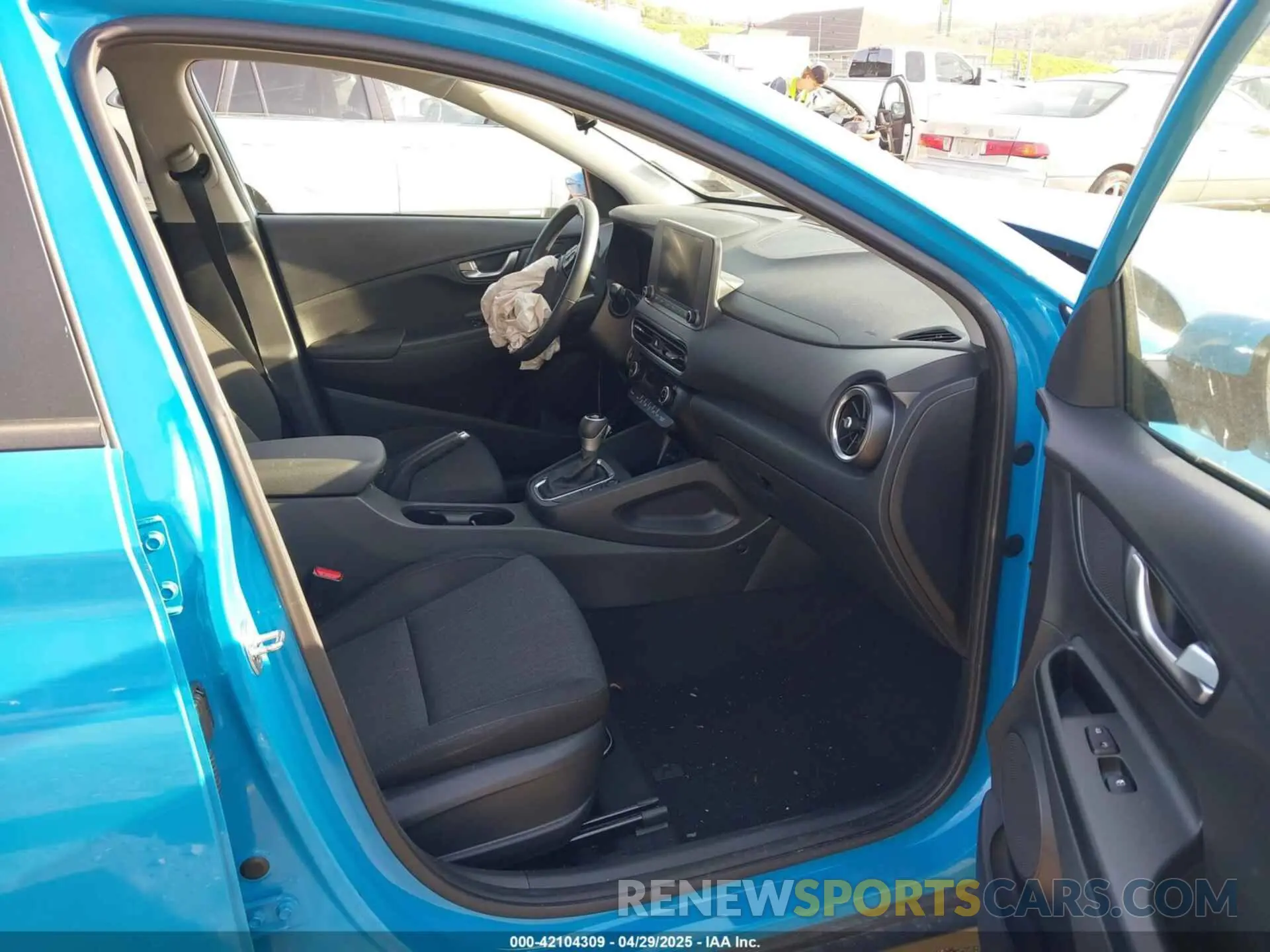 5 Photograph of a damaged car KM8K3CAB5NU903239 HYUNDAI KONA 2022