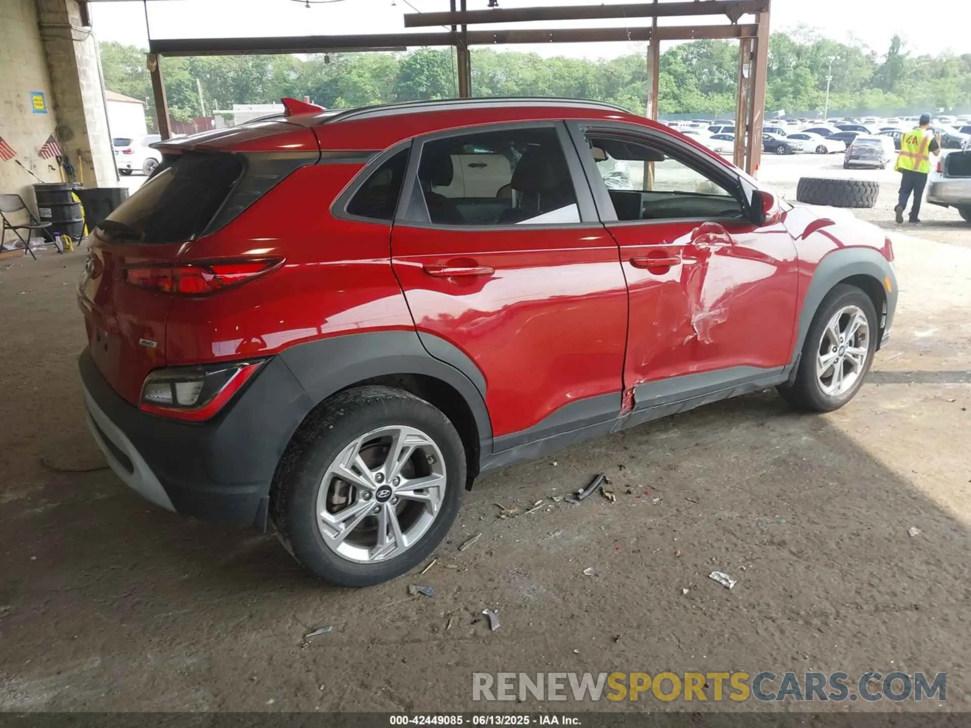 4 Photograph of a damaged car KM8K3CAB8NU887635 HYUNDAI KONA 2022