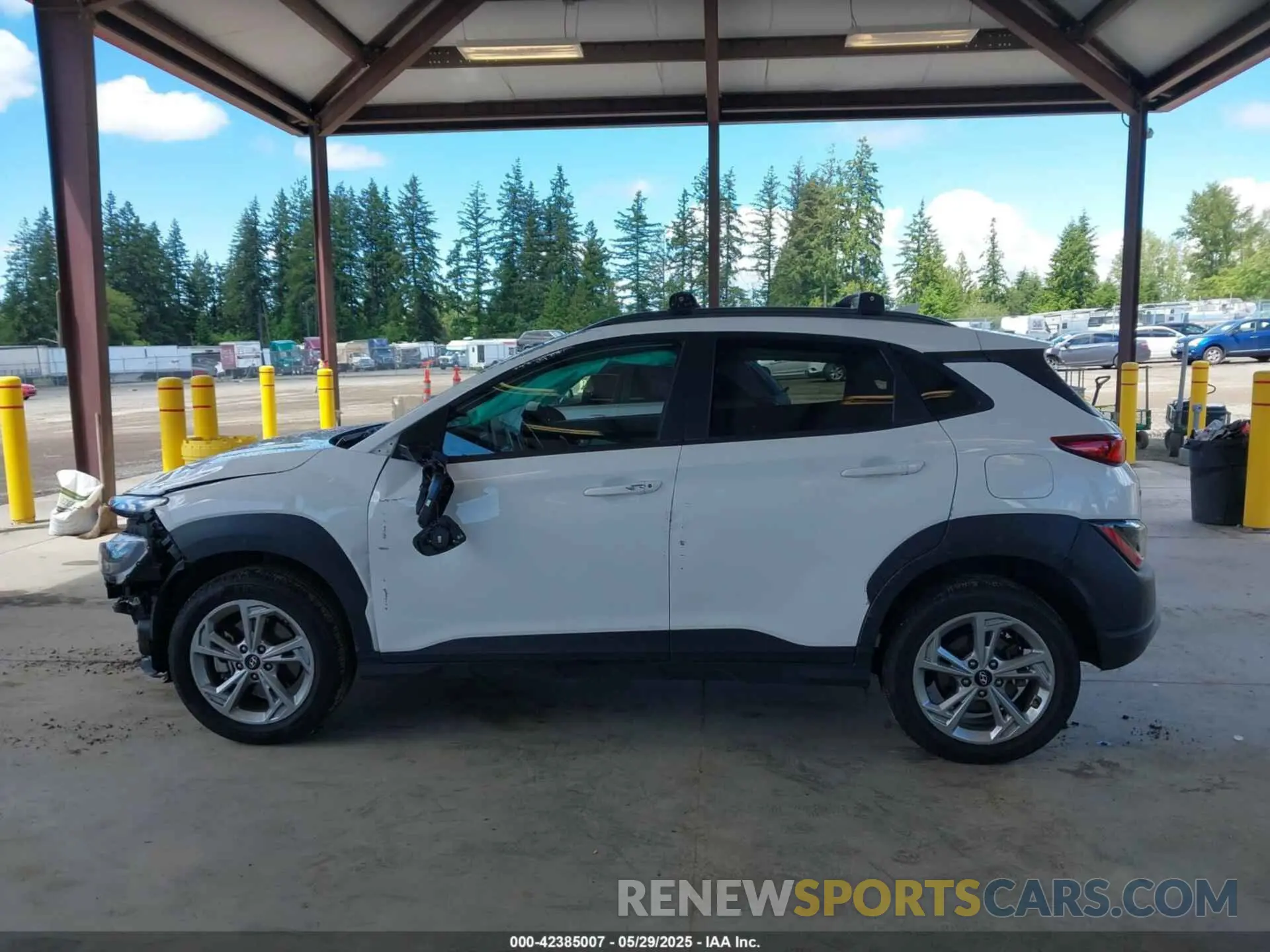 15 Photograph of a damaged car KM8K3CABXNU858279 HYUNDAI KONA 2022