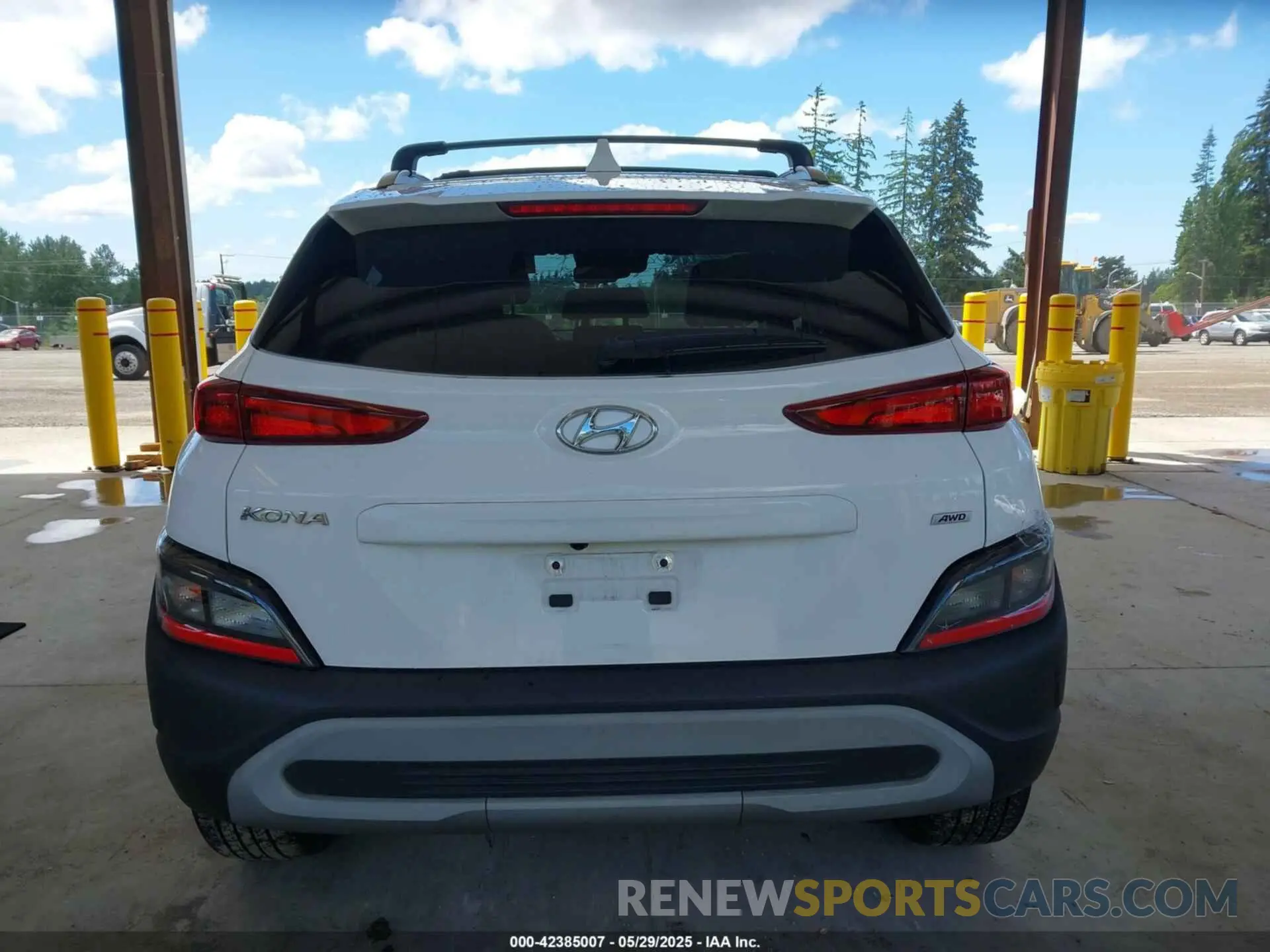 17 Photograph of a damaged car KM8K3CABXNU858279 HYUNDAI KONA 2022