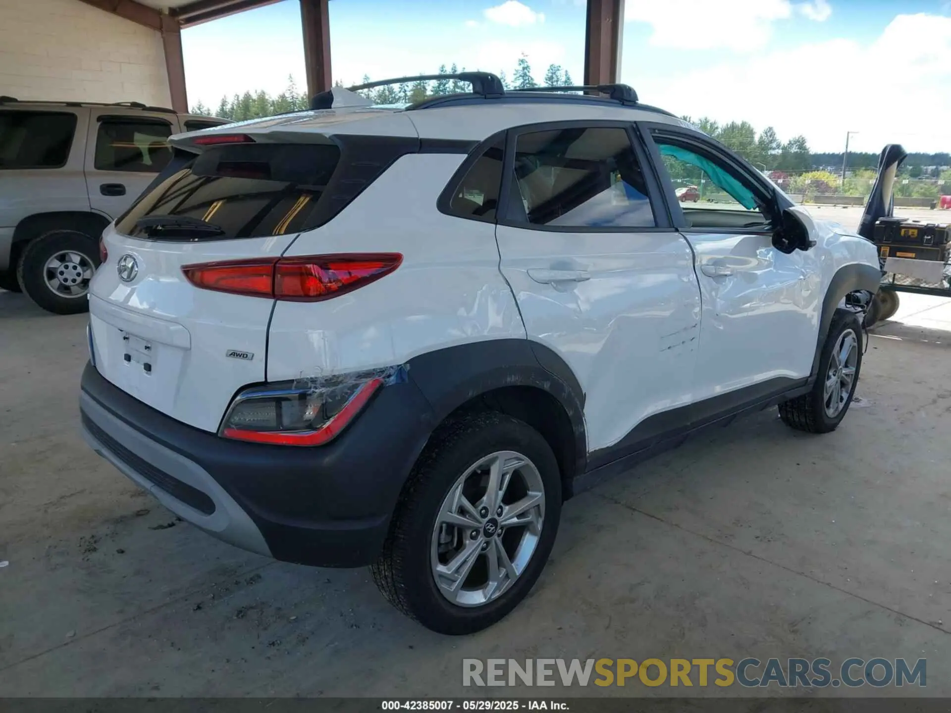 4 Photograph of a damaged car KM8K3CABXNU858279 HYUNDAI KONA 2022
