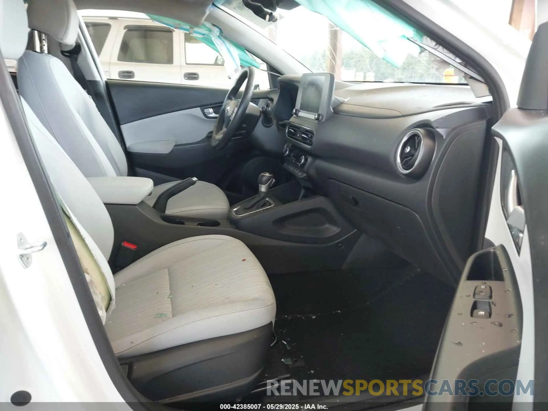 5 Photograph of a damaged car KM8K3CABXNU858279 HYUNDAI KONA 2022
