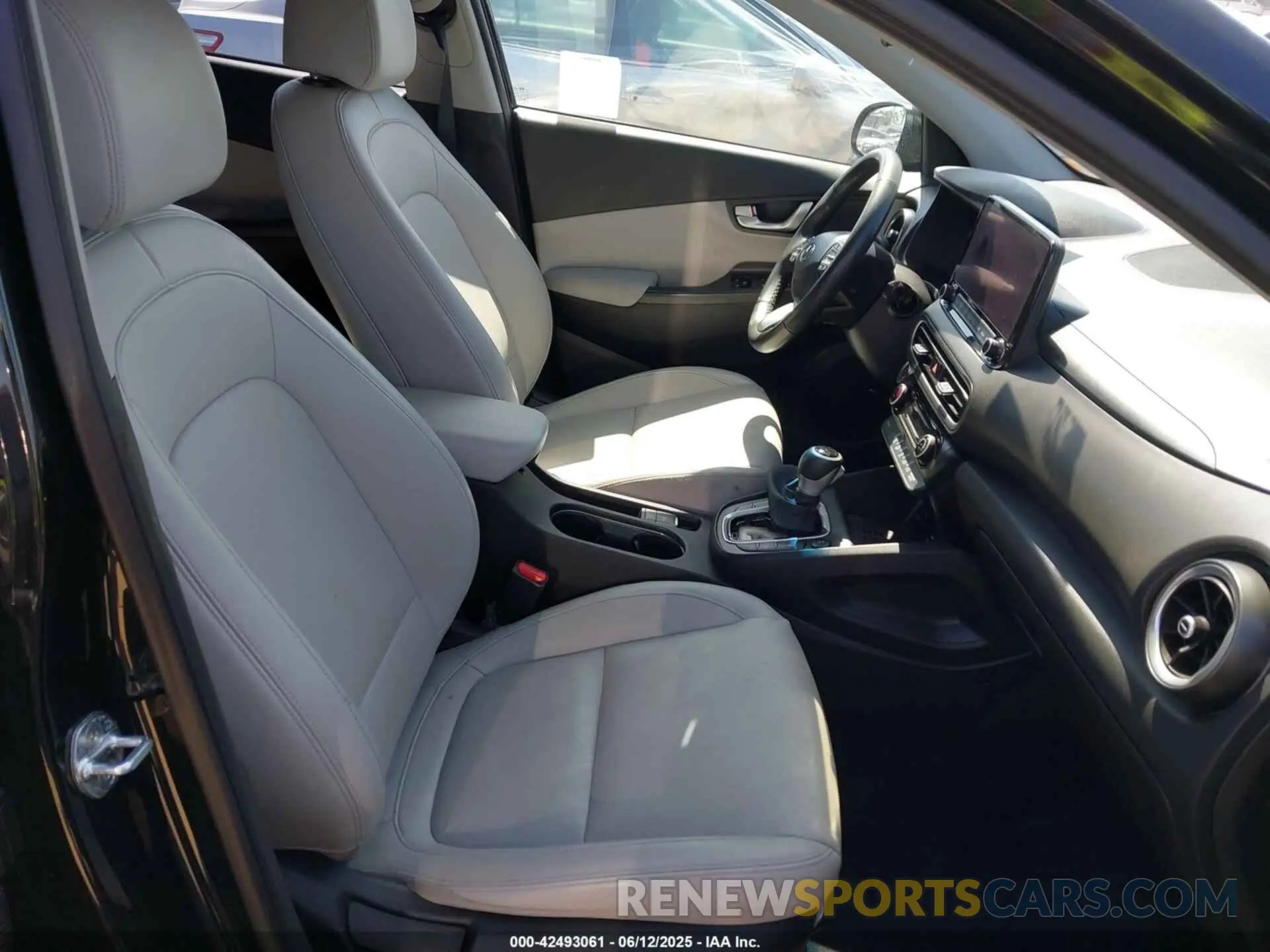 5 Photograph of a damaged car KM8K5CA35NU838119 HYUNDAI KONA 2022