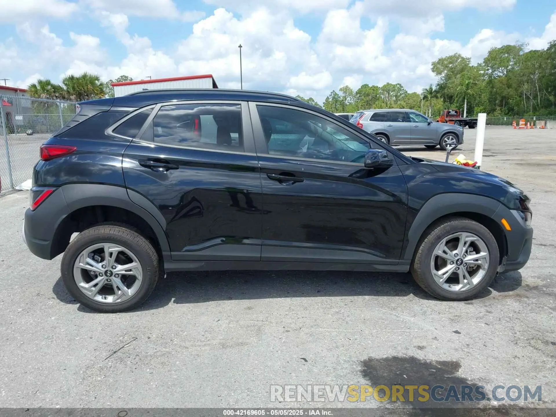 13 Photograph of a damaged car KM8K62AB1NU752160 HYUNDAI KONA 2022