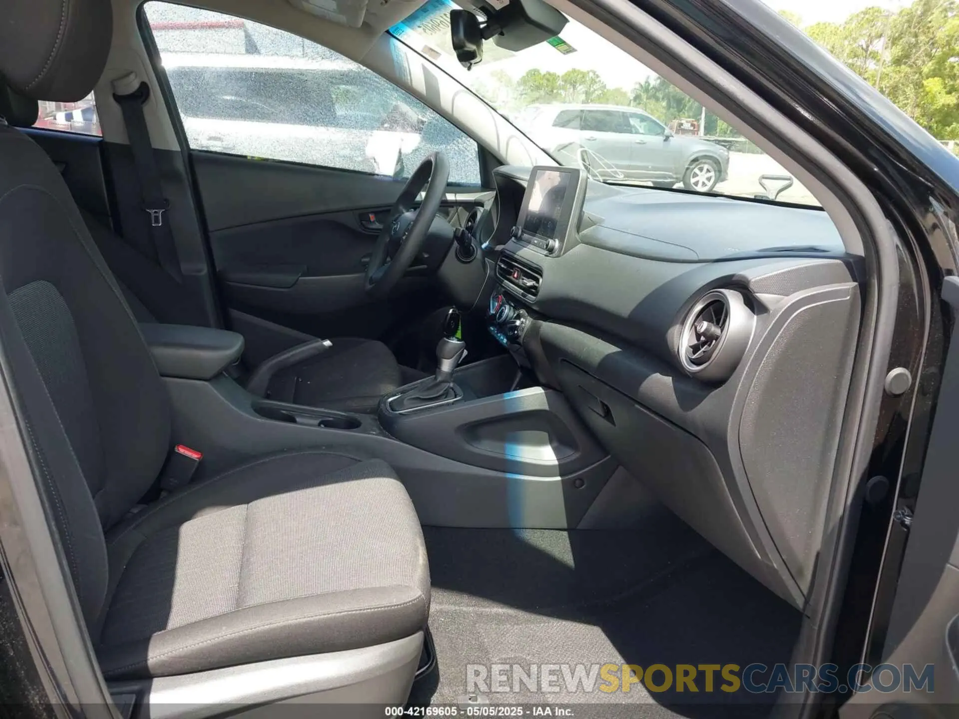 5 Photograph of a damaged car KM8K62AB1NU752160 HYUNDAI KONA 2022