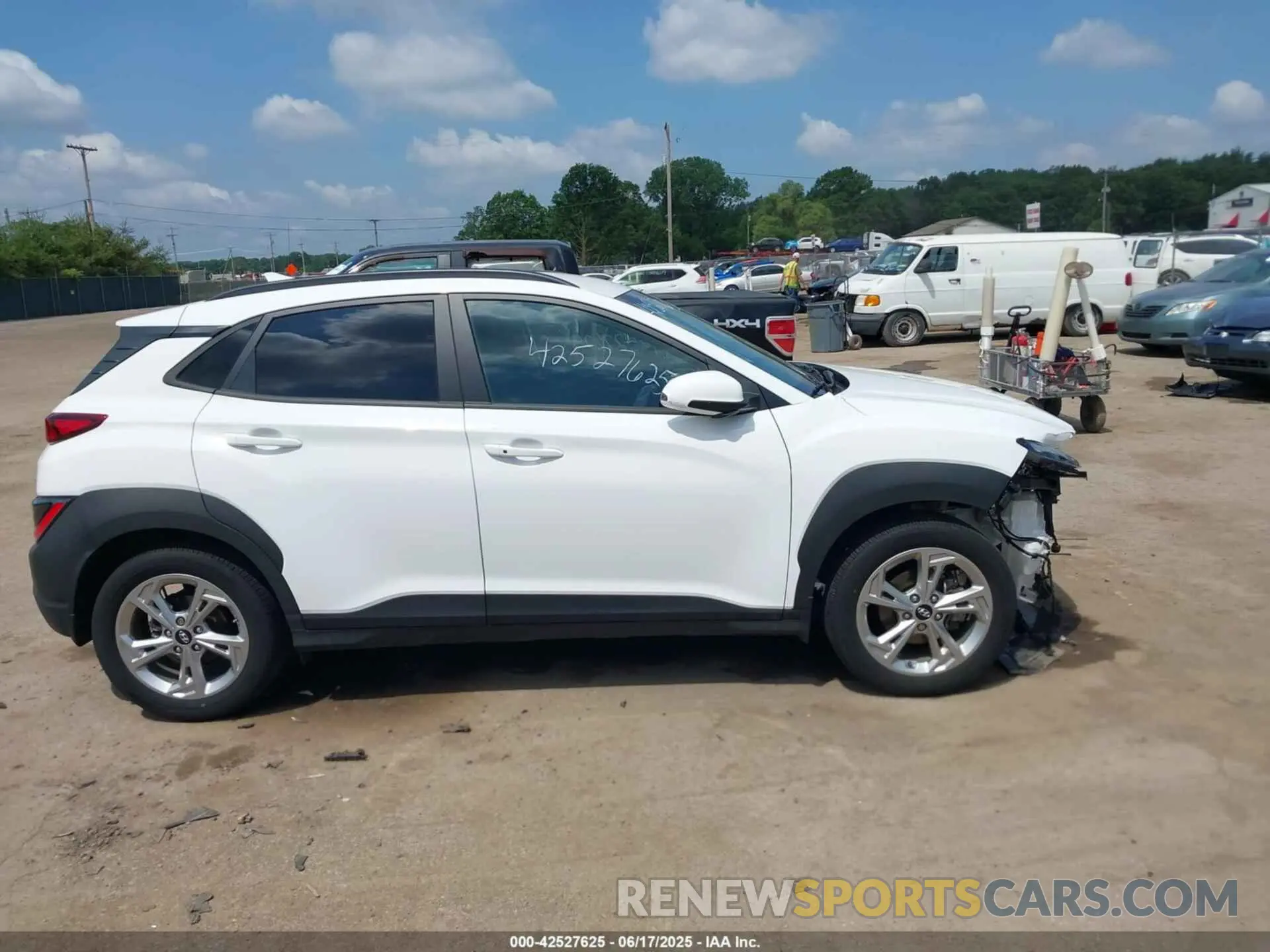13 Photograph of a damaged car KM8K62AB4NU854536 HYUNDAI KONA 2022