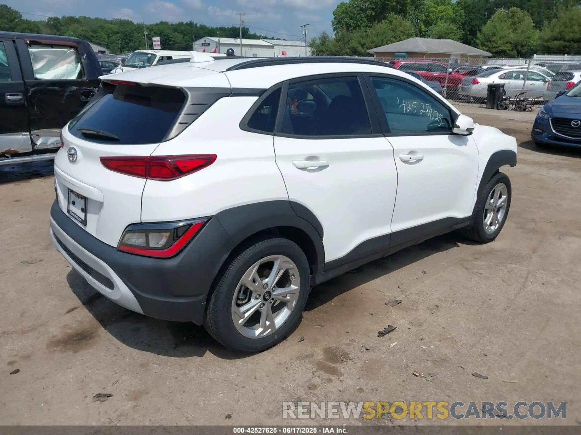 4 Photograph of a damaged car KM8K62AB4NU854536 HYUNDAI KONA 2022