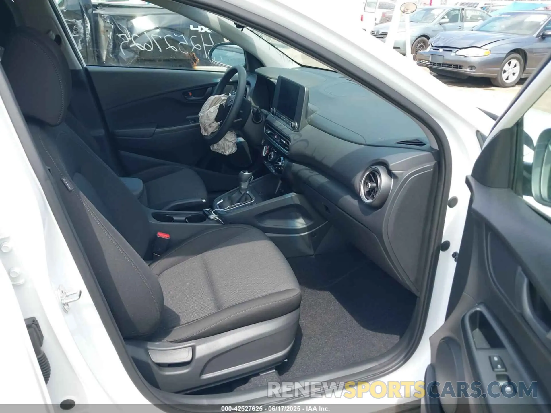 5 Photograph of a damaged car KM8K62AB4NU854536 HYUNDAI KONA 2022