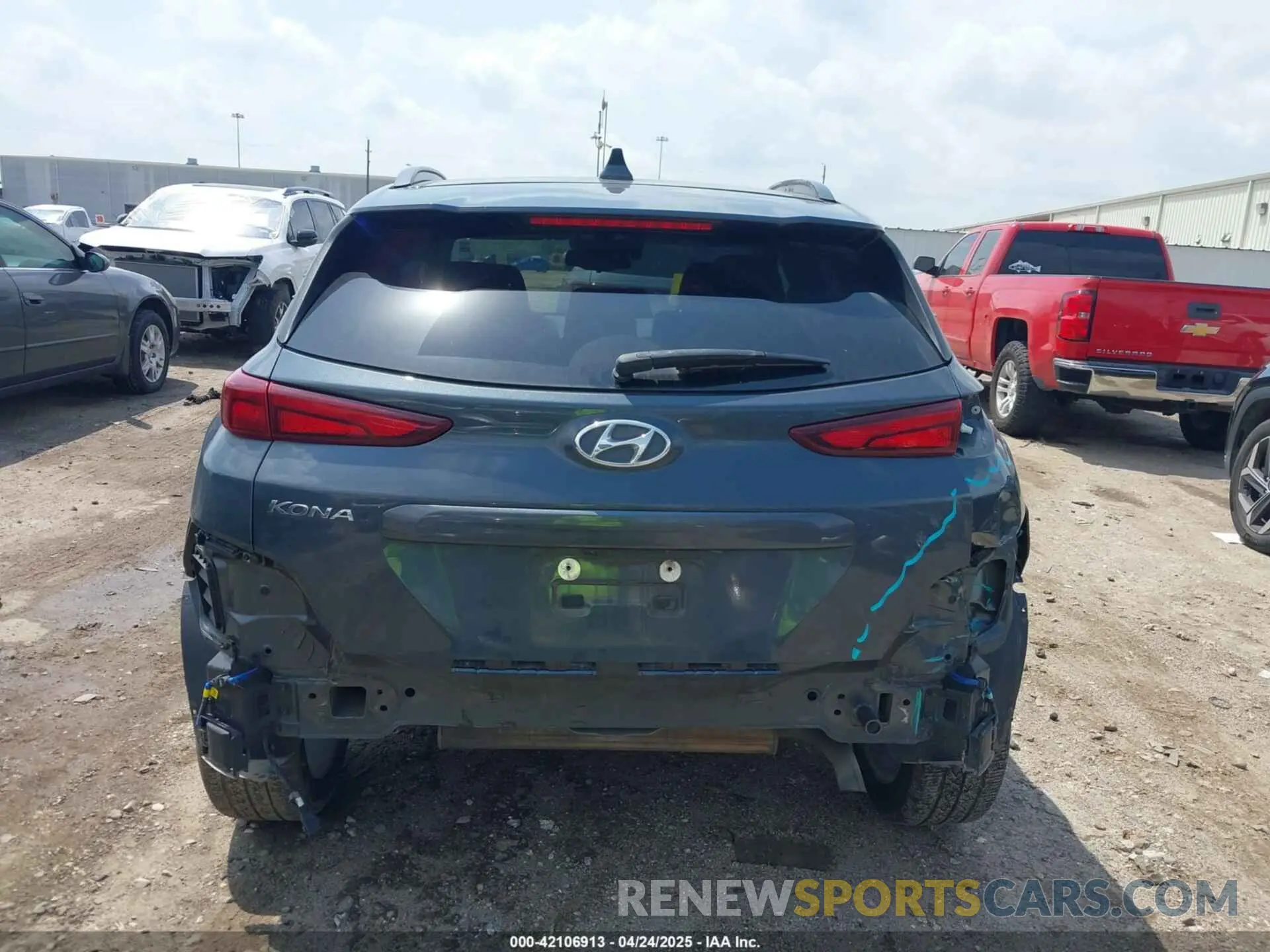 17 Photograph of a damaged car KM8K62AB4NU907624 HYUNDAI KONA 2022