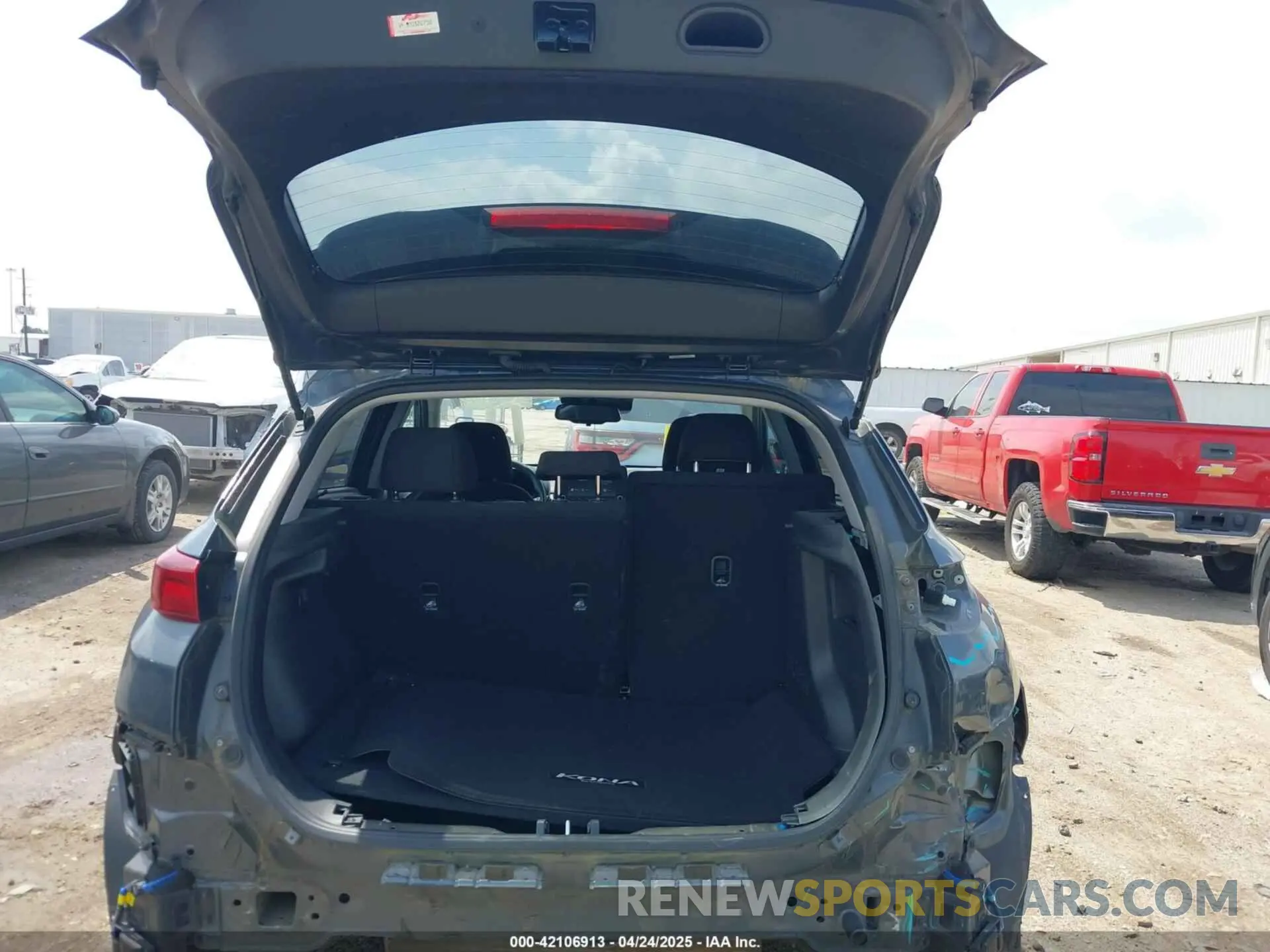 18 Photograph of a damaged car KM8K62AB4NU907624 HYUNDAI KONA 2022