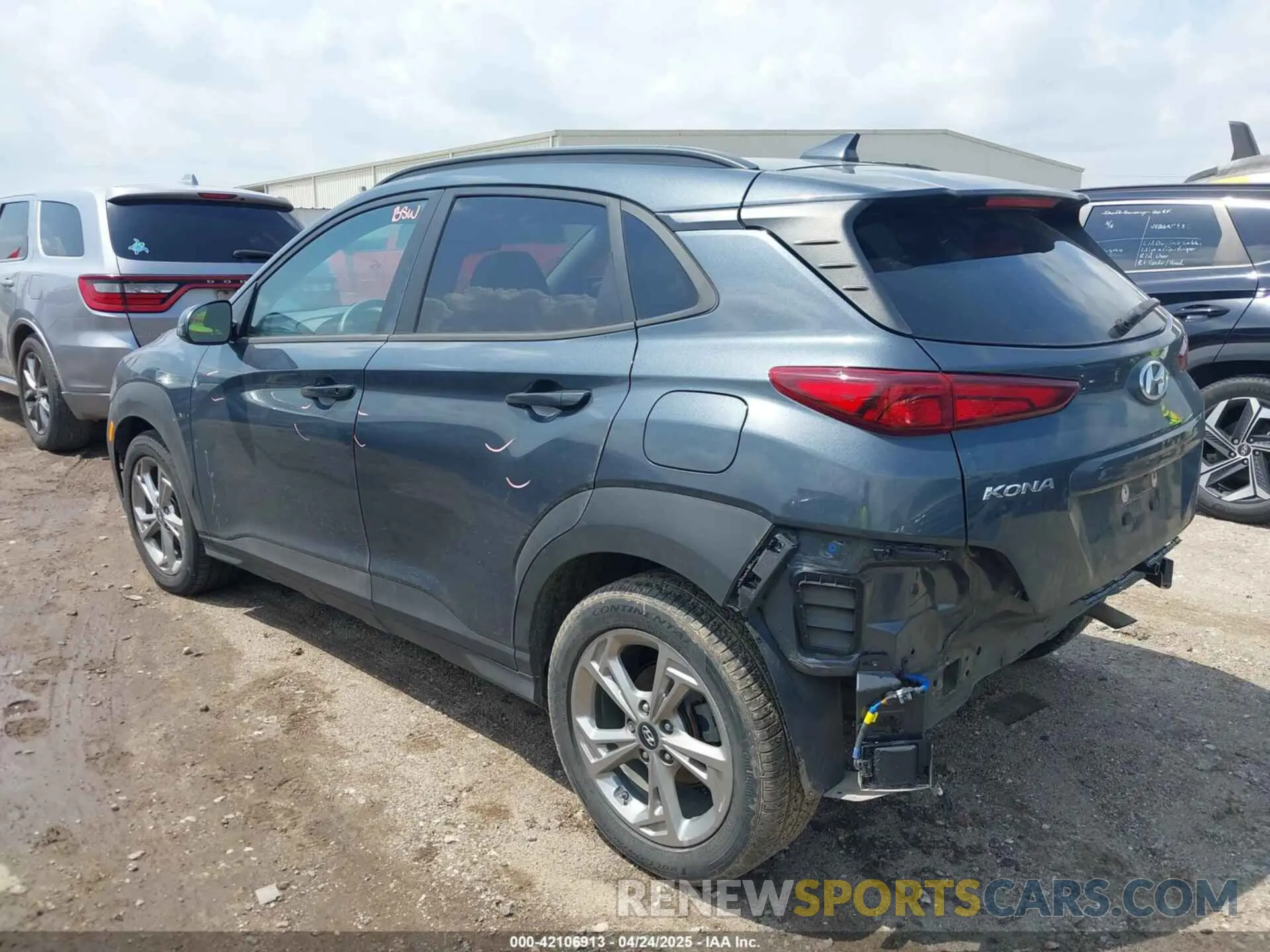 3 Photograph of a damaged car KM8K62AB4NU907624 HYUNDAI KONA 2022