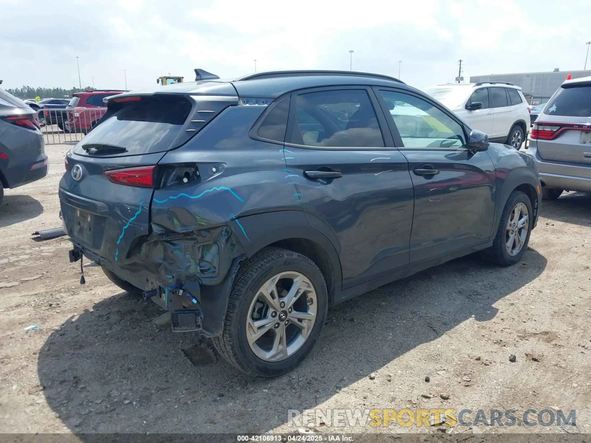 4 Photograph of a damaged car KM8K62AB4NU907624 HYUNDAI KONA 2022