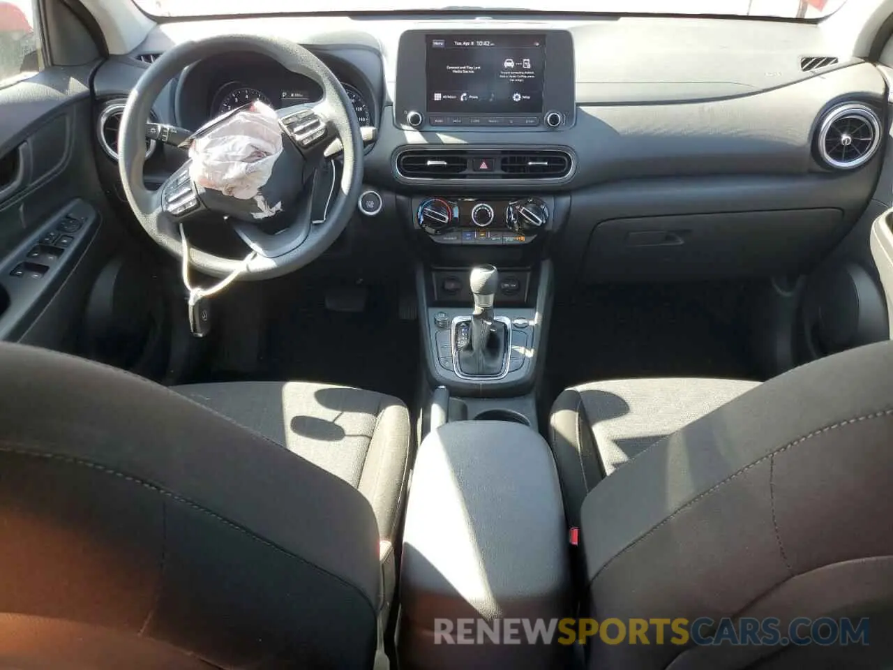 8 Photograph of a damaged car KM8K62AB7NU833356 HYUNDAI KONA 2022