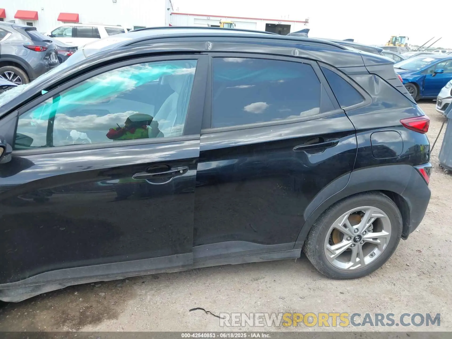 14 Photograph of a damaged car KM8K62AB8NU881786 HYUNDAI KONA 2022