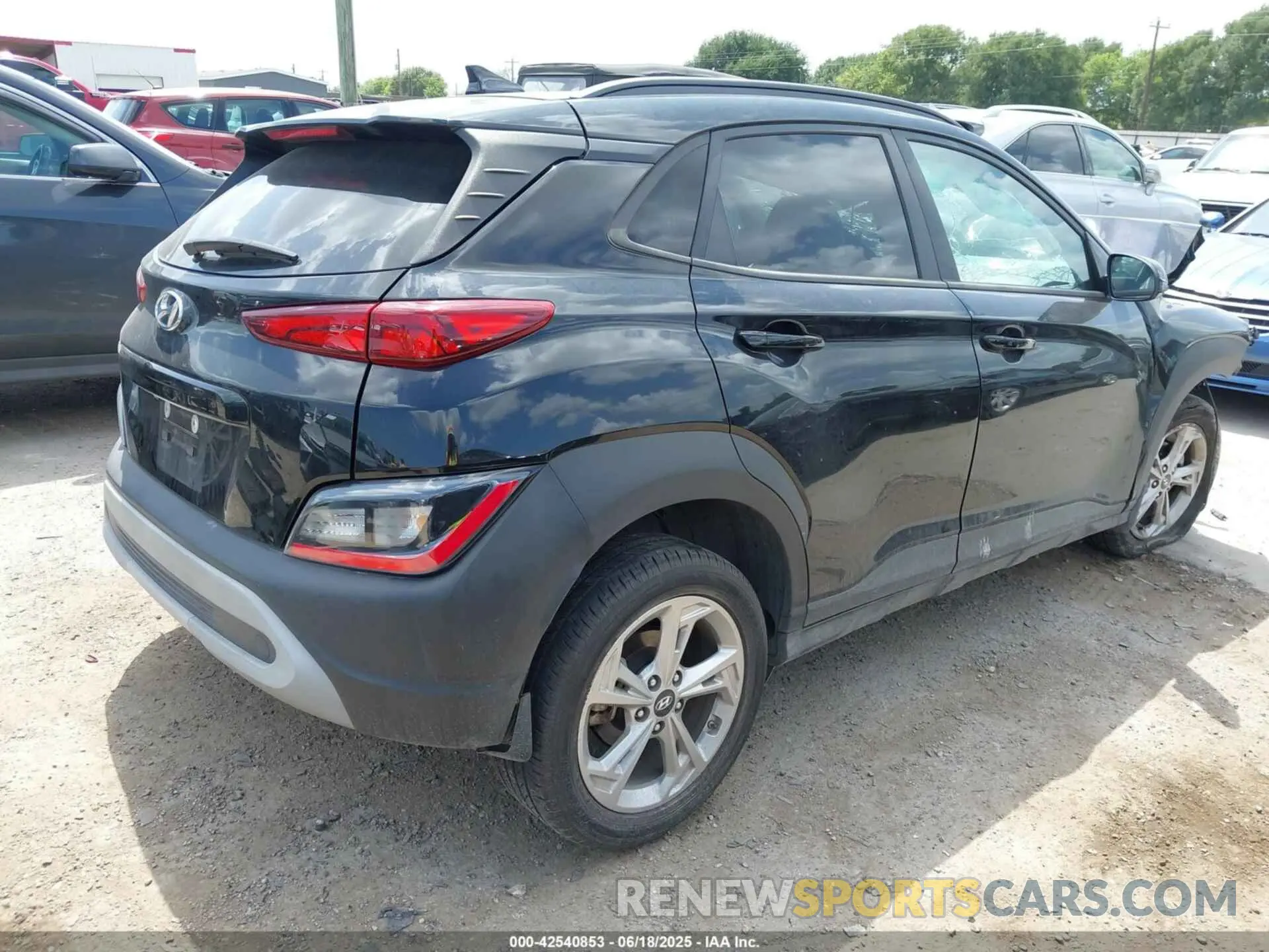 4 Photograph of a damaged car KM8K62AB8NU881786 HYUNDAI KONA 2022