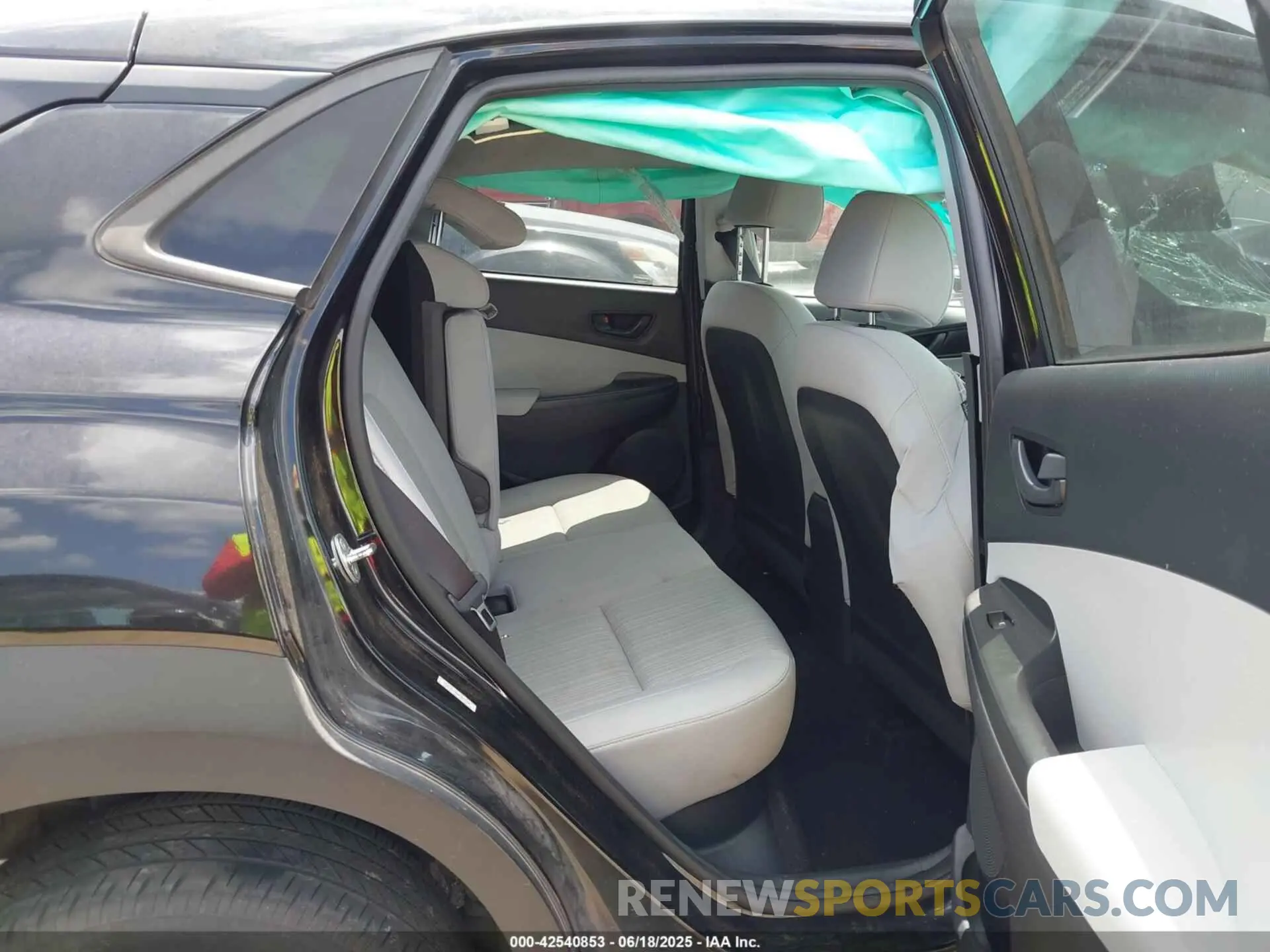 8 Photograph of a damaged car KM8K62AB8NU881786 HYUNDAI KONA 2022