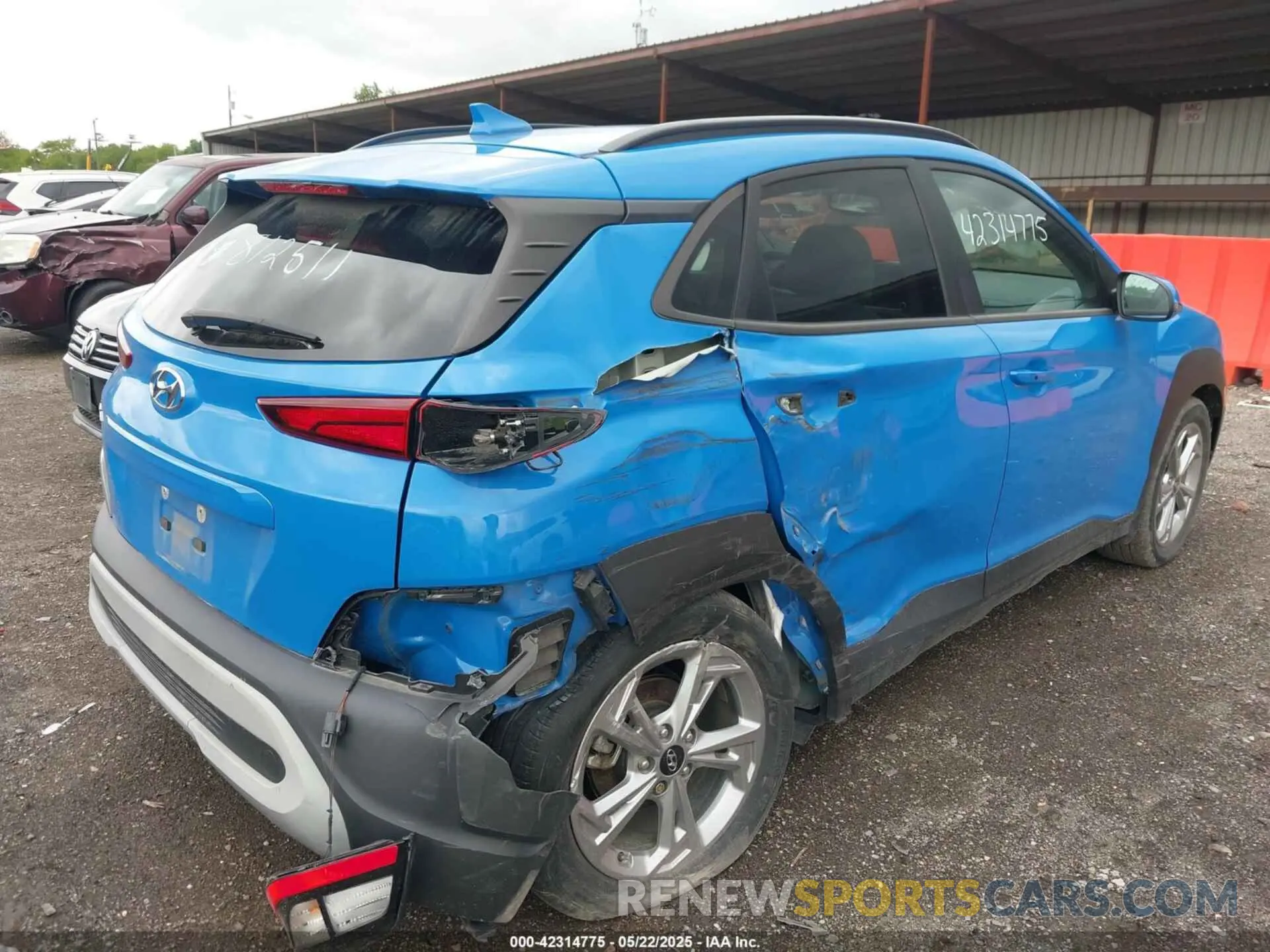 4 Photograph of a damaged car KM8K62AB9NU812511 HYUNDAI KONA 2022