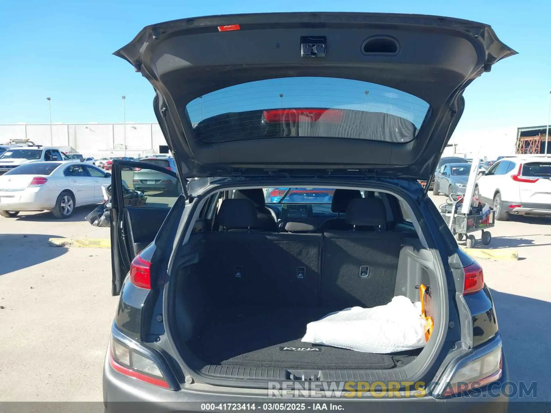 17 Photograph of a damaged car KM8K62AB9NU816168 HYUNDAI KONA 2022