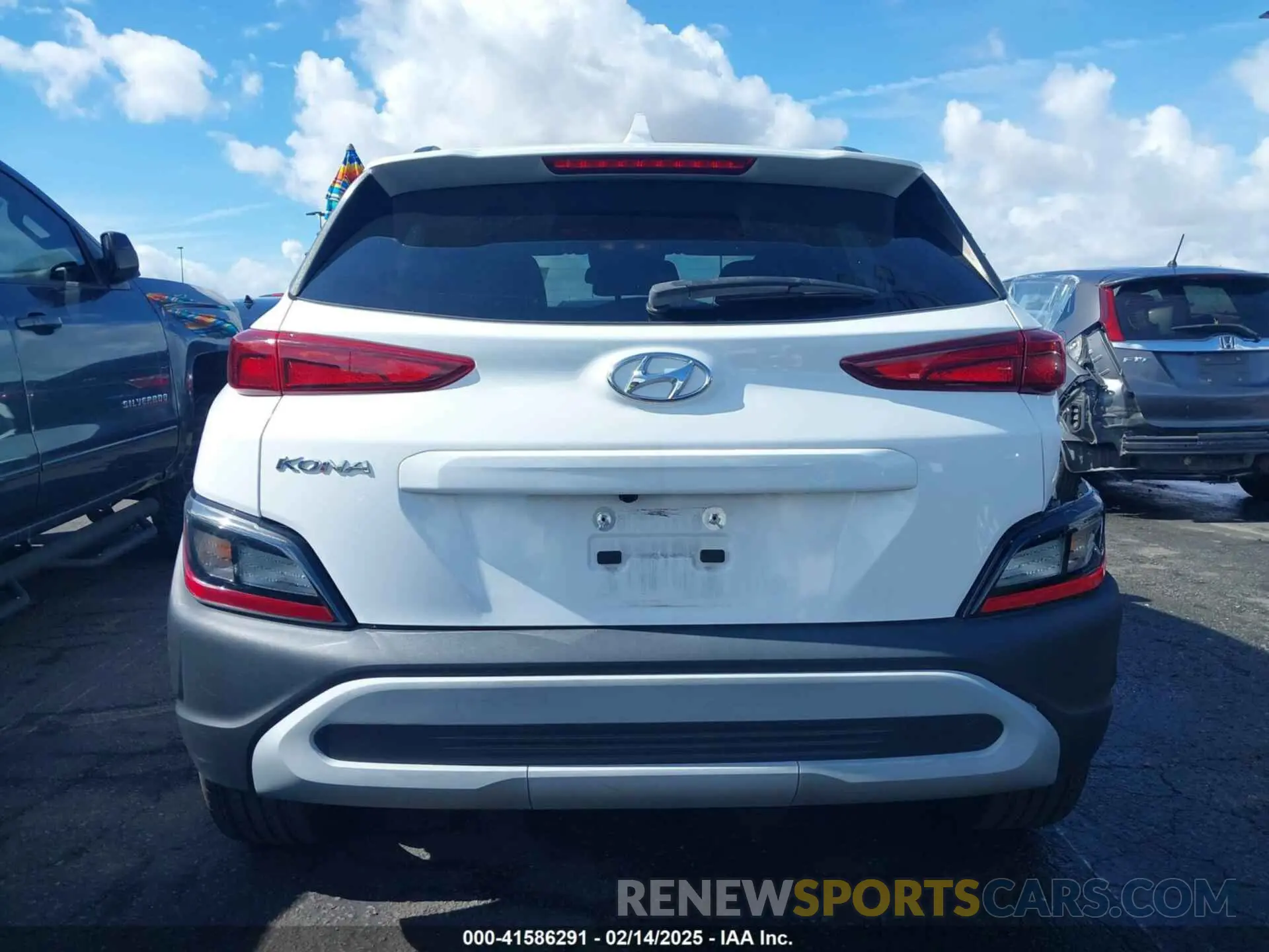 17 Photograph of a damaged car KM8K62AB9NU926444 HYUNDAI KONA 2022