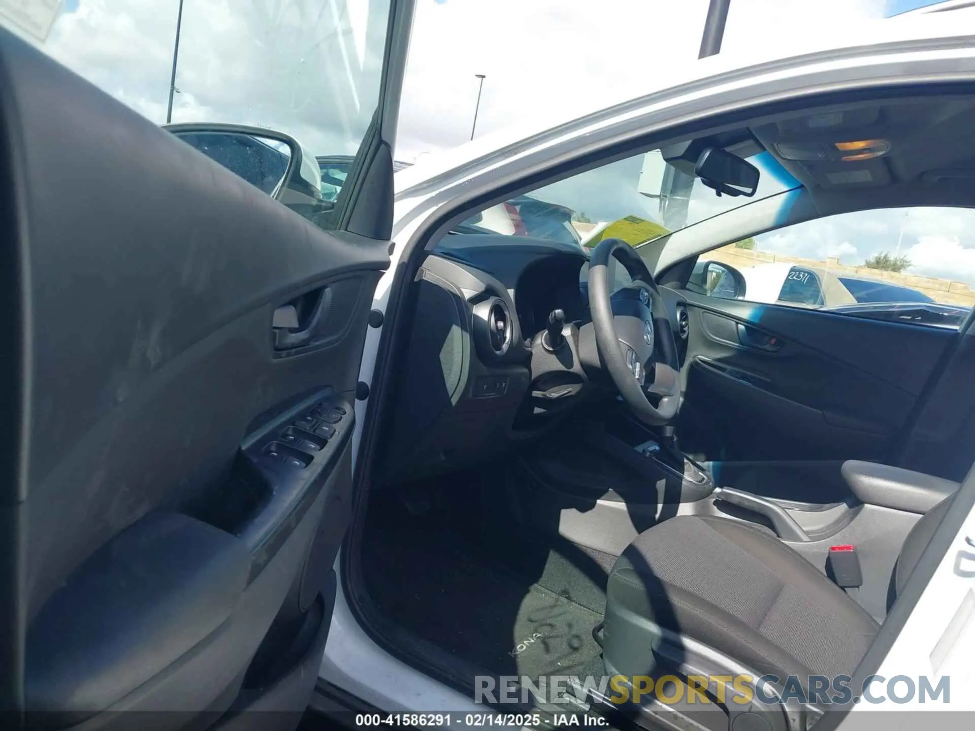 5 Photograph of a damaged car KM8K62AB9NU926444 HYUNDAI KONA 2022