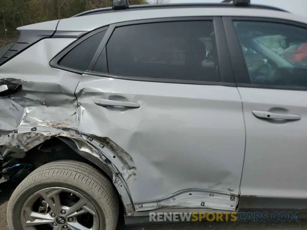 11 Photograph of a damaged car KM8K6CAB0NU819594 HYUNDAI KONA 2022