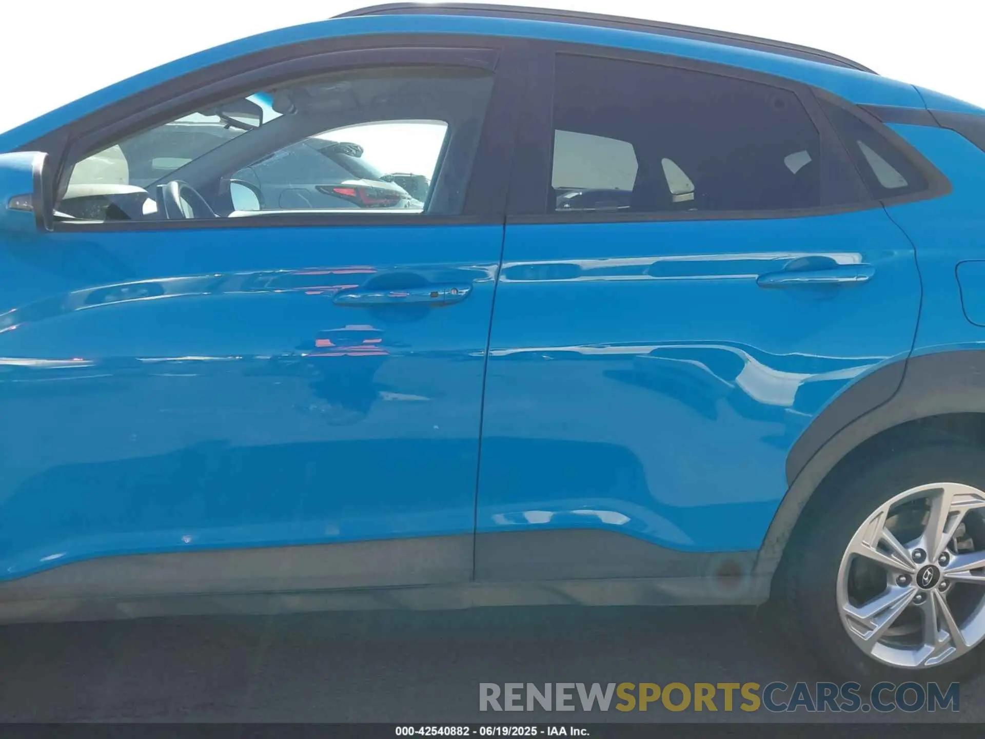 15 Photograph of a damaged car KM8K6CAB1NU901799 HYUNDAI KONA 2022
