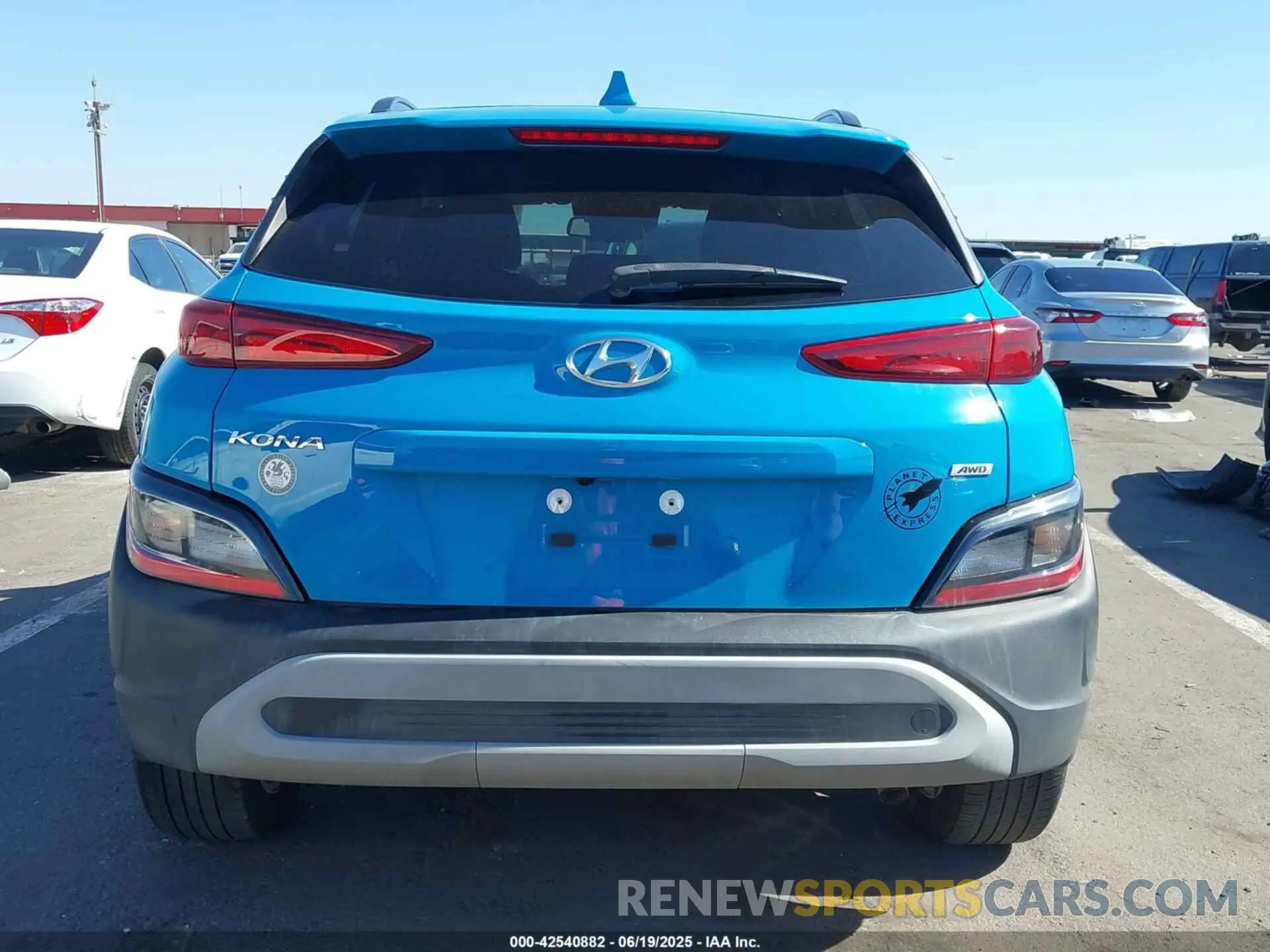 17 Photograph of a damaged car KM8K6CAB1NU901799 HYUNDAI KONA 2022
