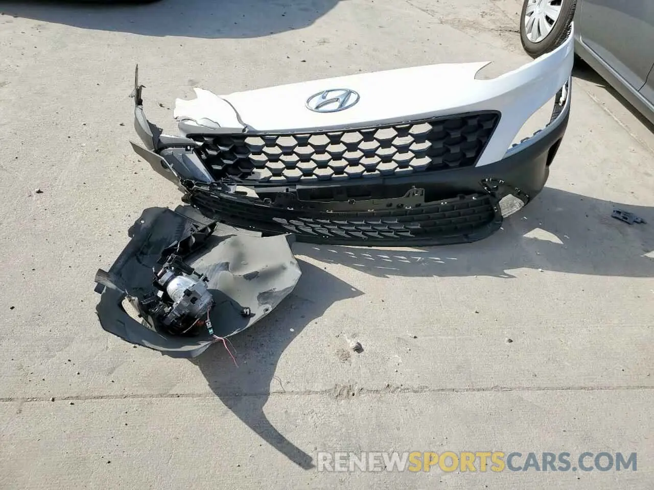 13 Photograph of a damaged car KM8K6CAB2NU846117 HYUNDAI KONA 2022