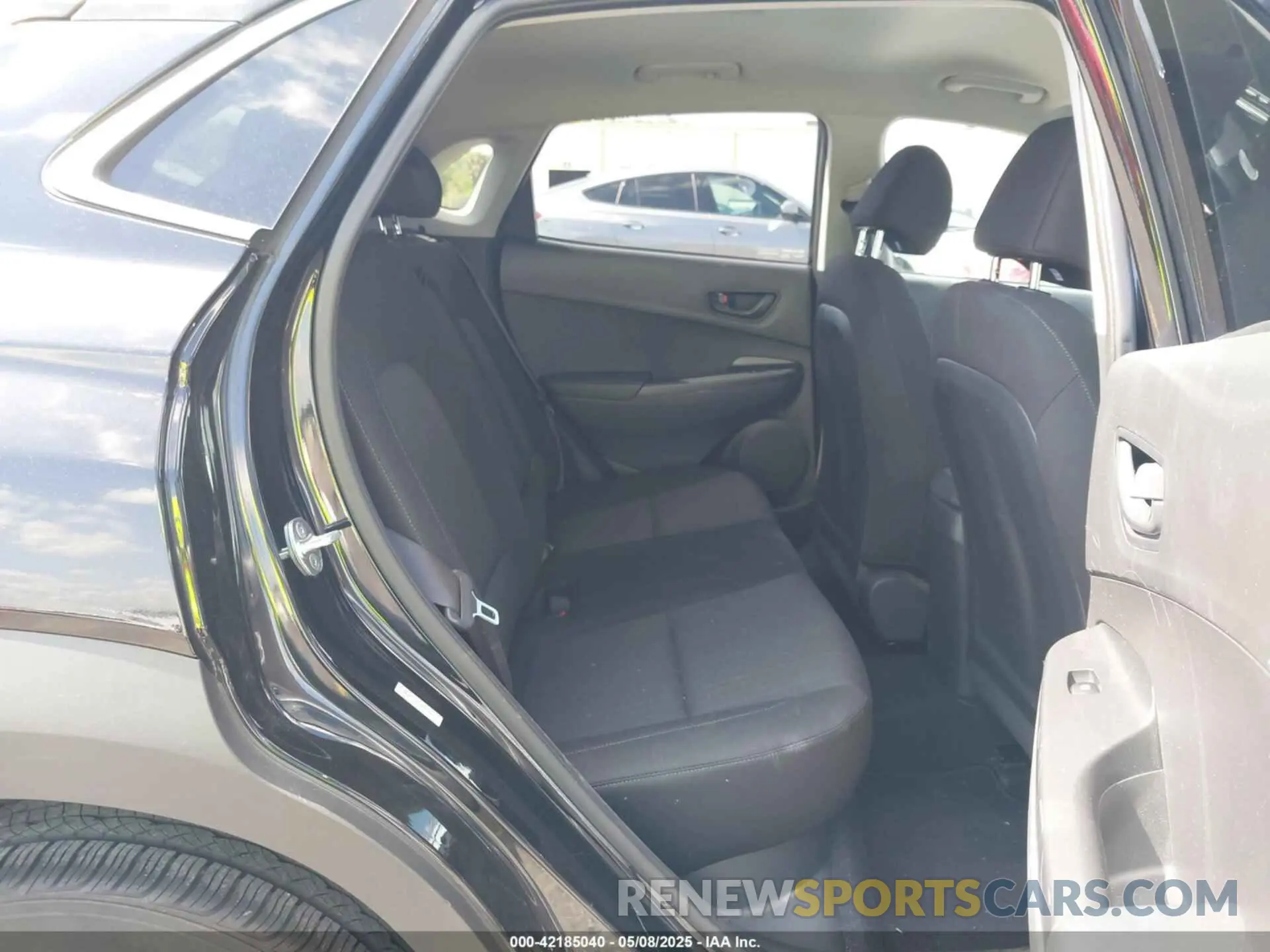 8 Photograph of a damaged car KM8K6CAB3NU918555 HYUNDAI KONA 2022