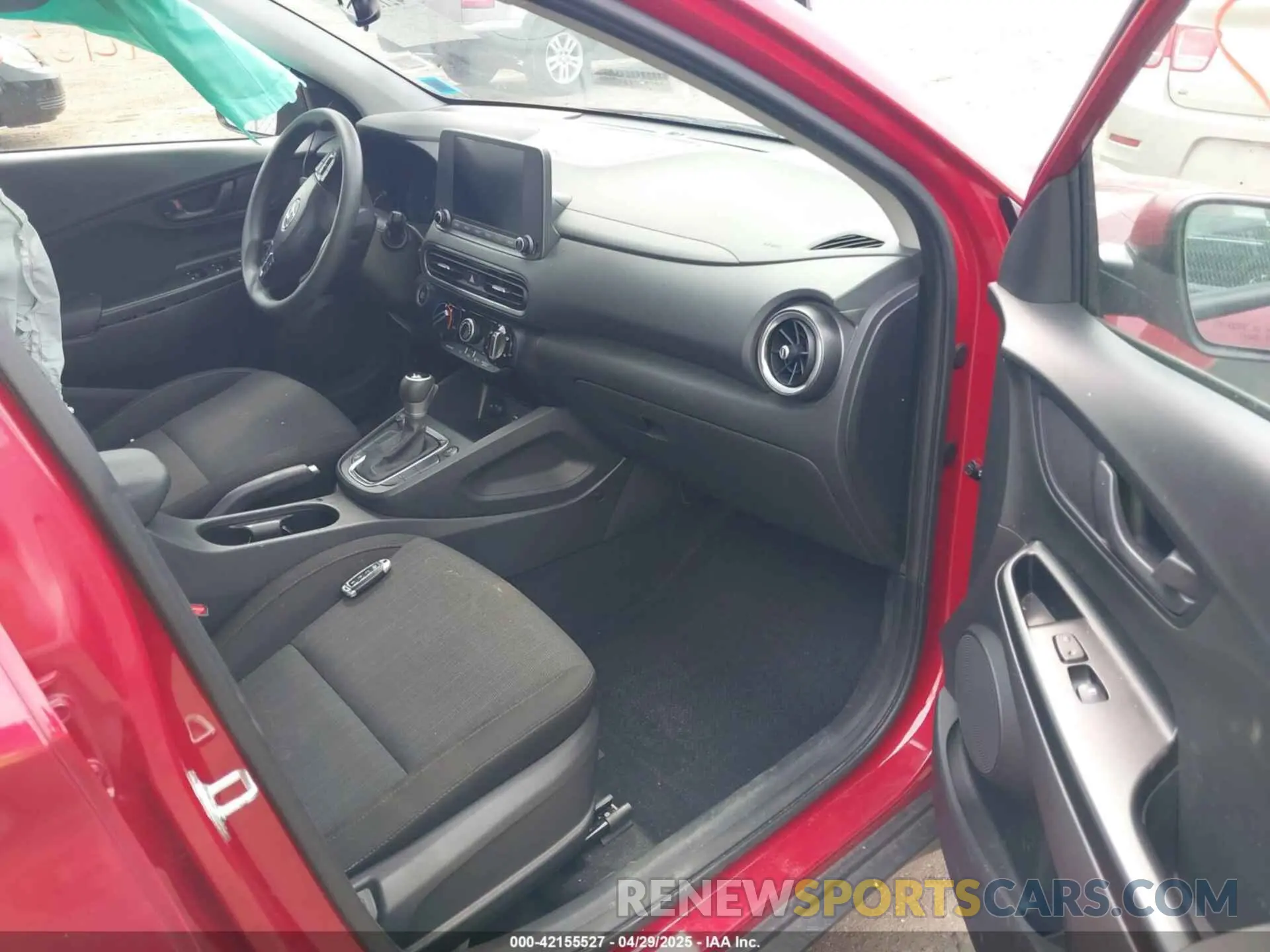 5 Photograph of a damaged car KM8K6CAB4NU924607 HYUNDAI KONA 2022