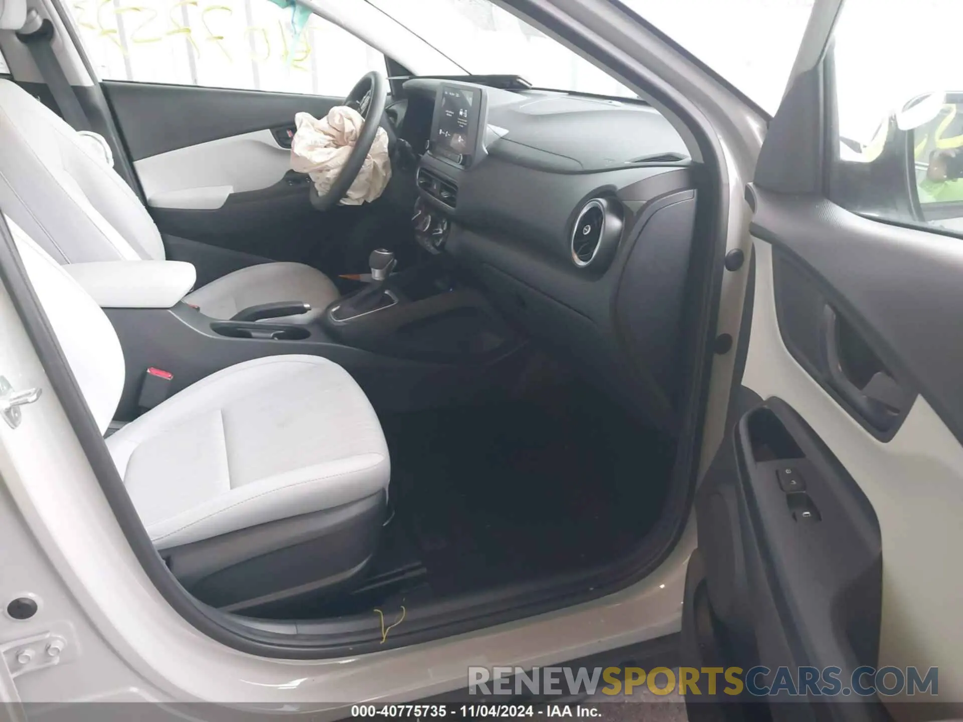 5 Photograph of a damaged car KM8K6CAB5NU883744 HYUNDAI KONA 2022