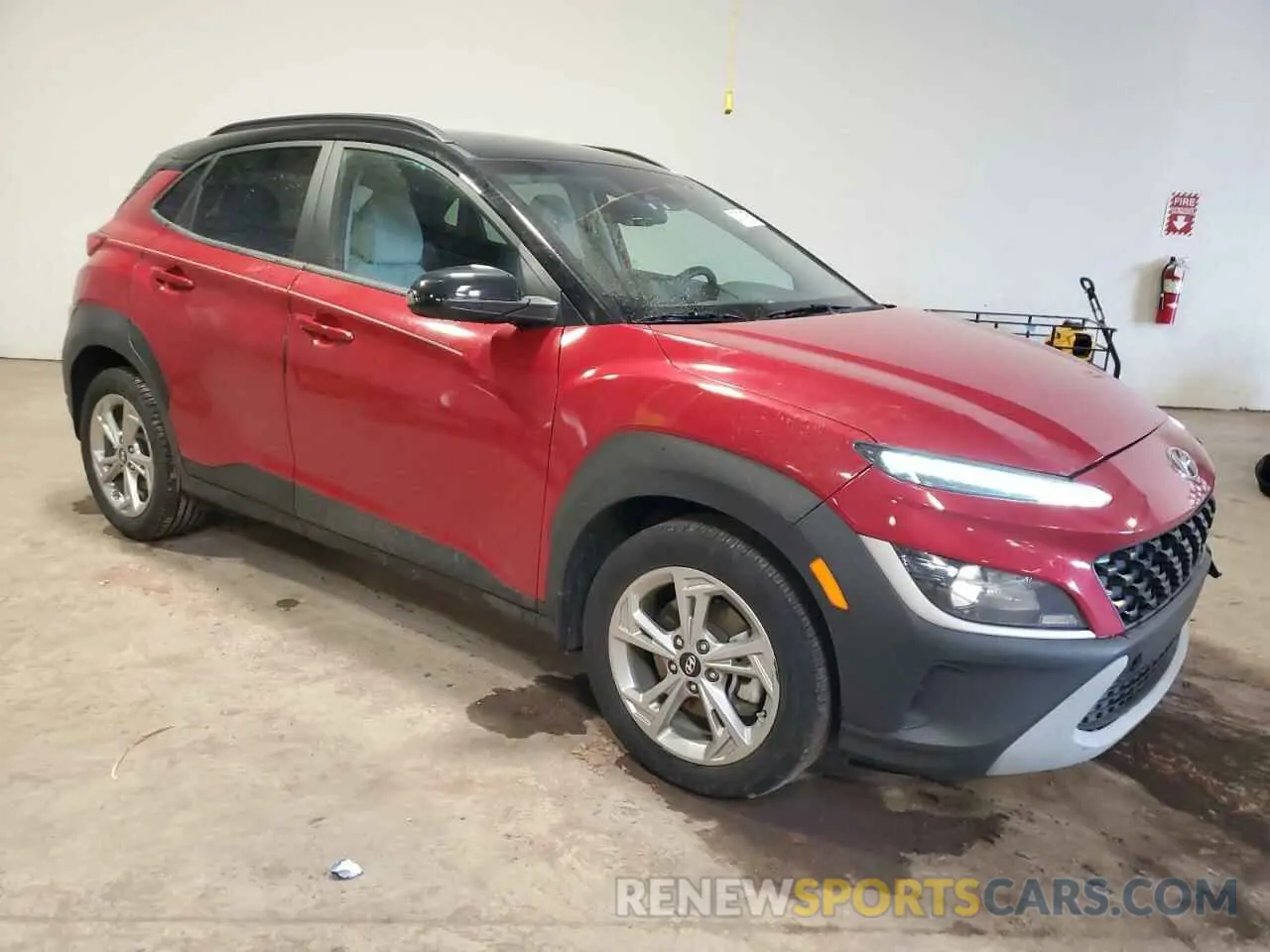 4 Photograph of a damaged car KM8K6CAB5NU920212 HYUNDAI KONA 2022