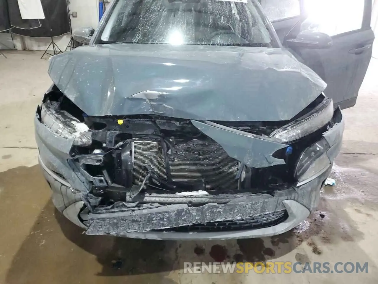 11 Photograph of a damaged car KM8K6CAB6NU828820 HYUNDAI KONA 2022