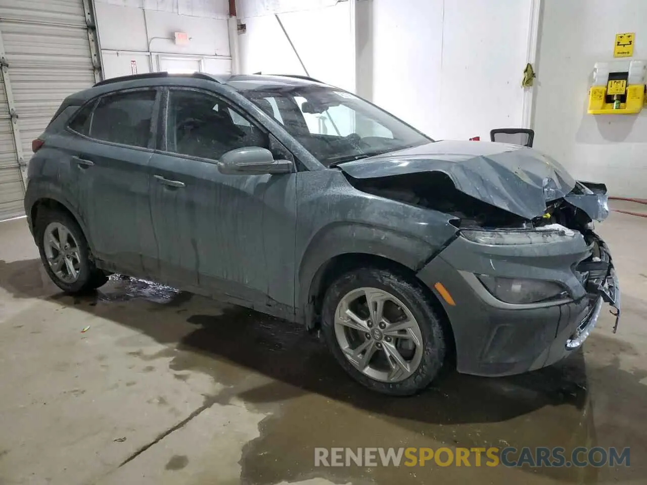 4 Photograph of a damaged car KM8K6CAB6NU828820 HYUNDAI KONA 2022