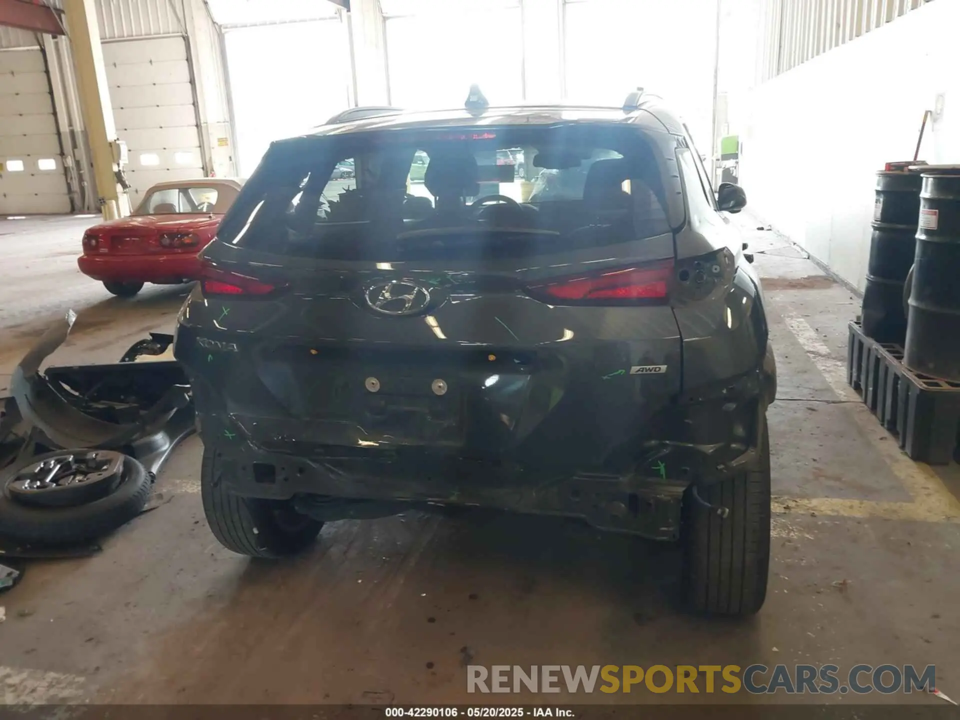 17 Photograph of a damaged car KM8K6CAB6NU828929 HYUNDAI KONA 2022
